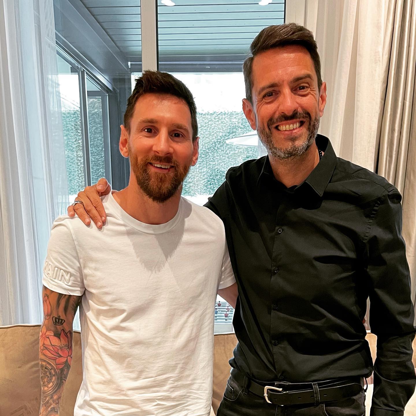 Jornalista argentino em lágrimas depois de realizar um sonho – entrevistar Messi. Veja o momento