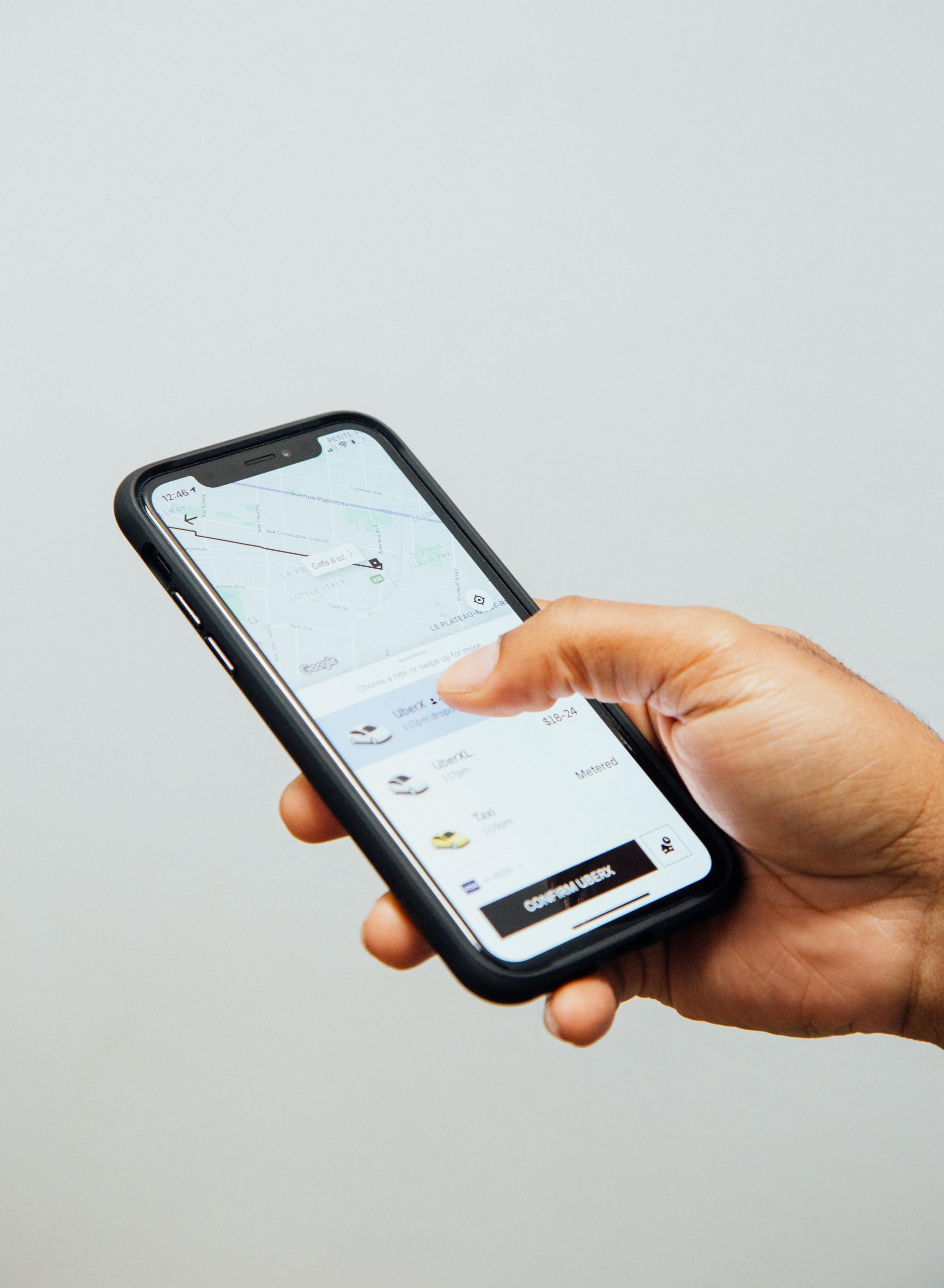 Começa hoje a funcionar o novo Uber Connect, serviço de entrega de encomendas em mãos