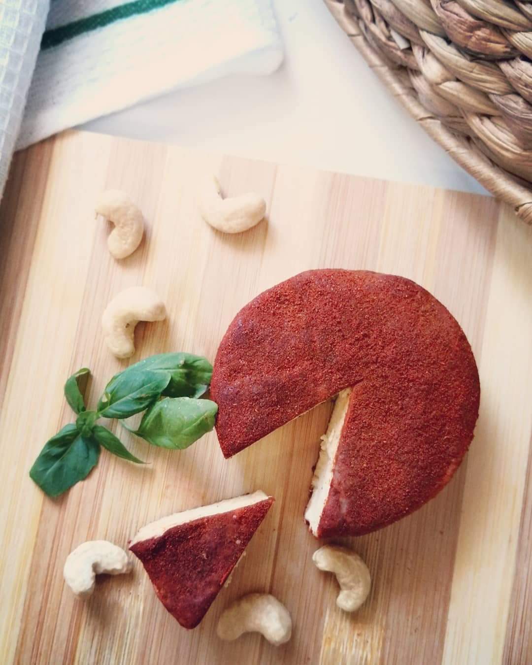 A Queijeira Verde. Se ninguém lhe dissesse, quase não percebia que estes queijos são de origem vegetal