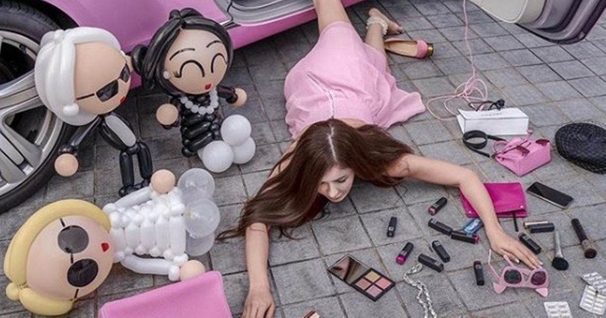 Novo desafio online ostenta riqueza e simula queda de um carro