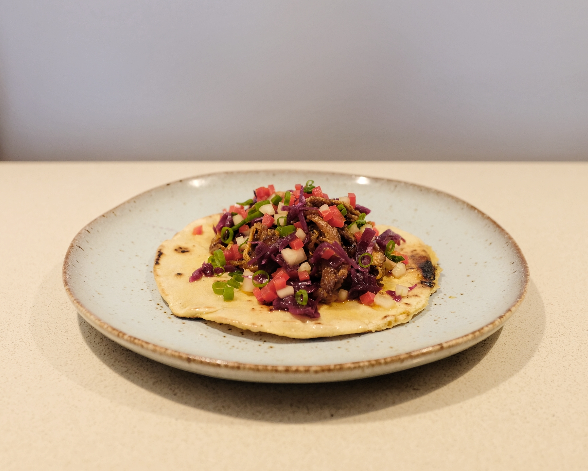 Barra. Reserve este balcão para jantar com os amigos — há ostras e comida do mundo
