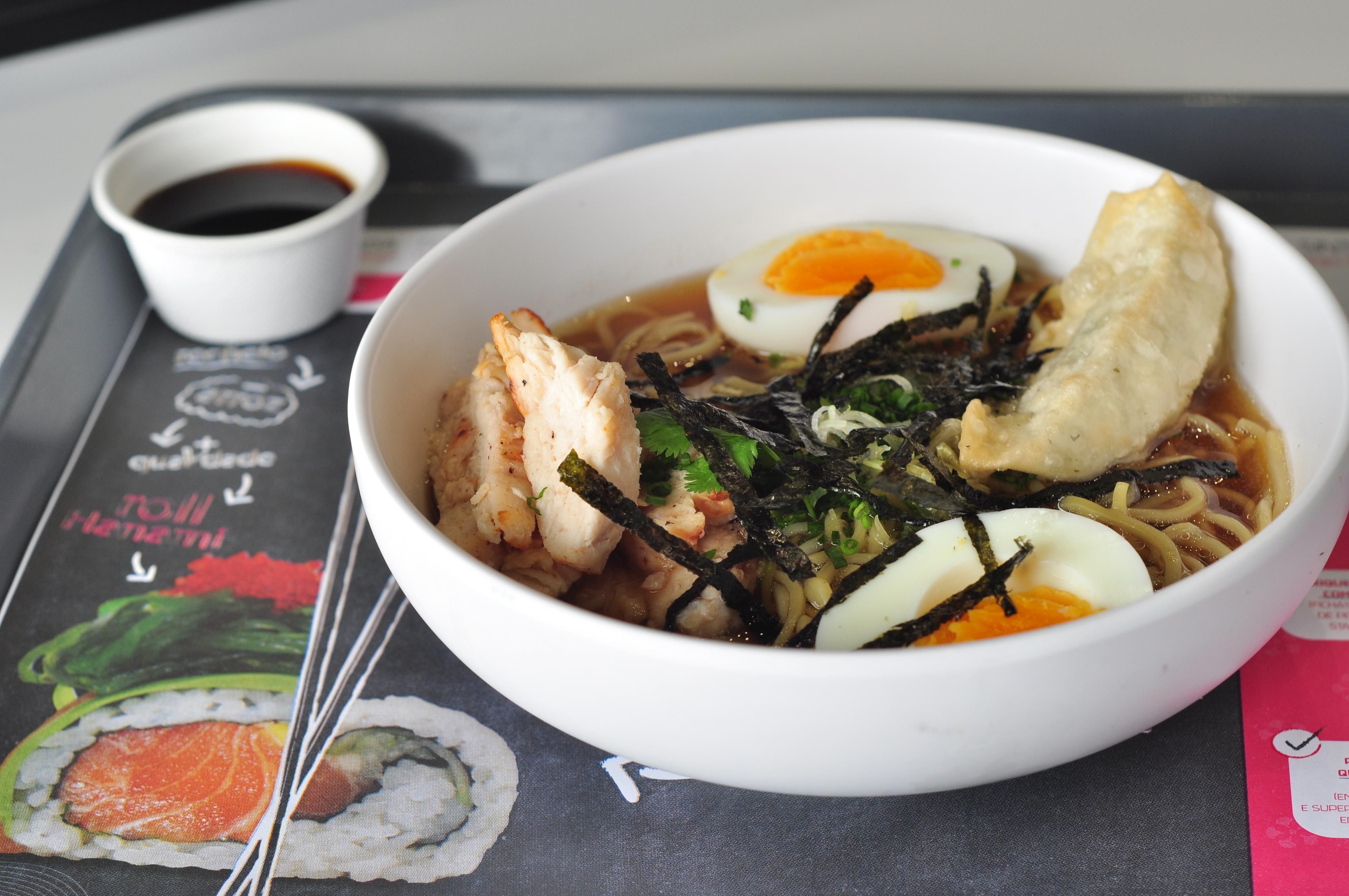 O ramen está na moda e esta nova proposta do Hanami Sushi poupa-lhe a carteira