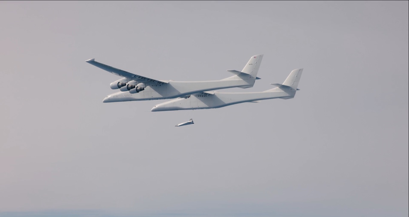 Veículo hipersónico da Stratolaunch avança em novo voo à “boleia” do maior avião do mundo