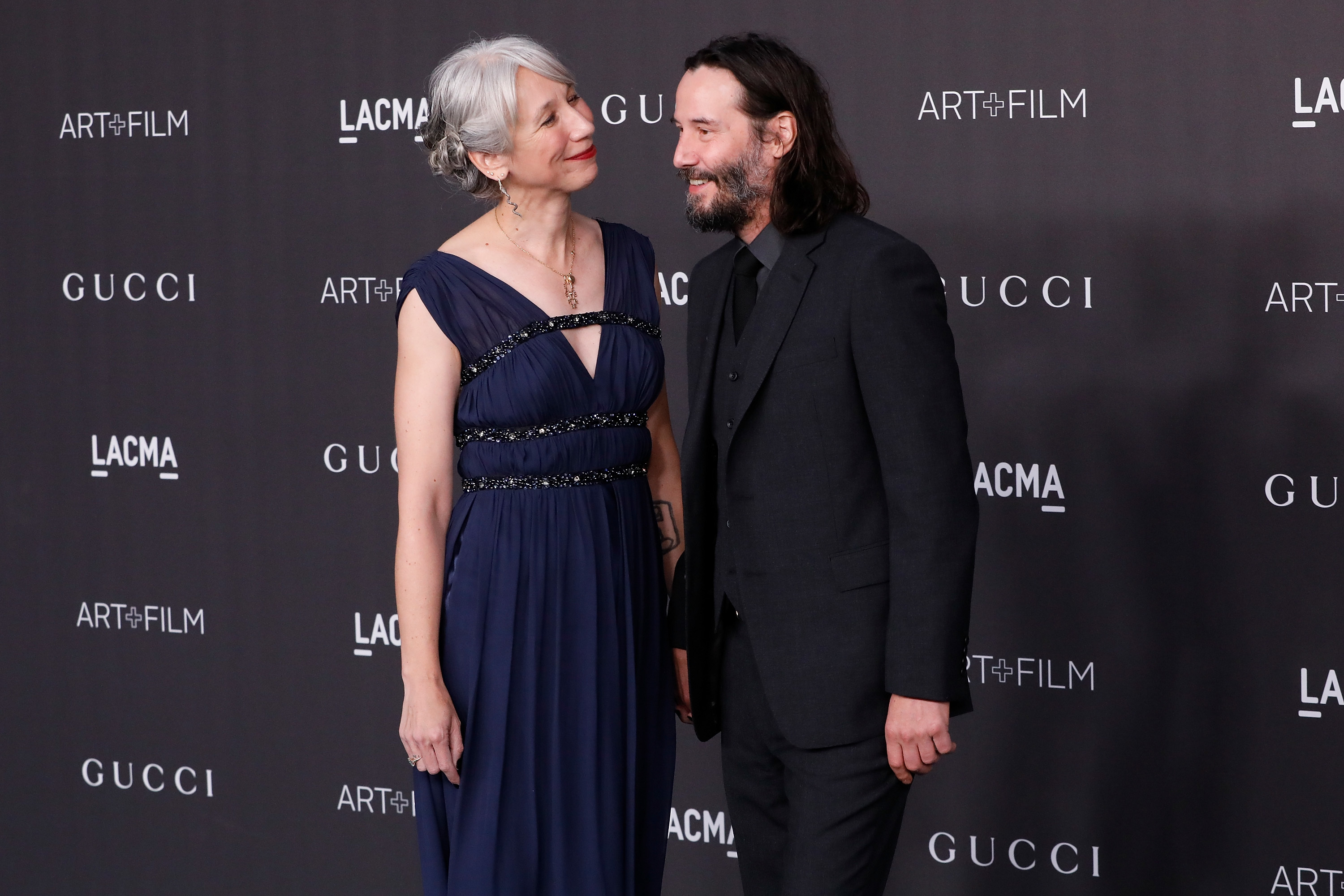 20 anos depois de perder a mulher, Keanu Reeves tem uma nova namorada
