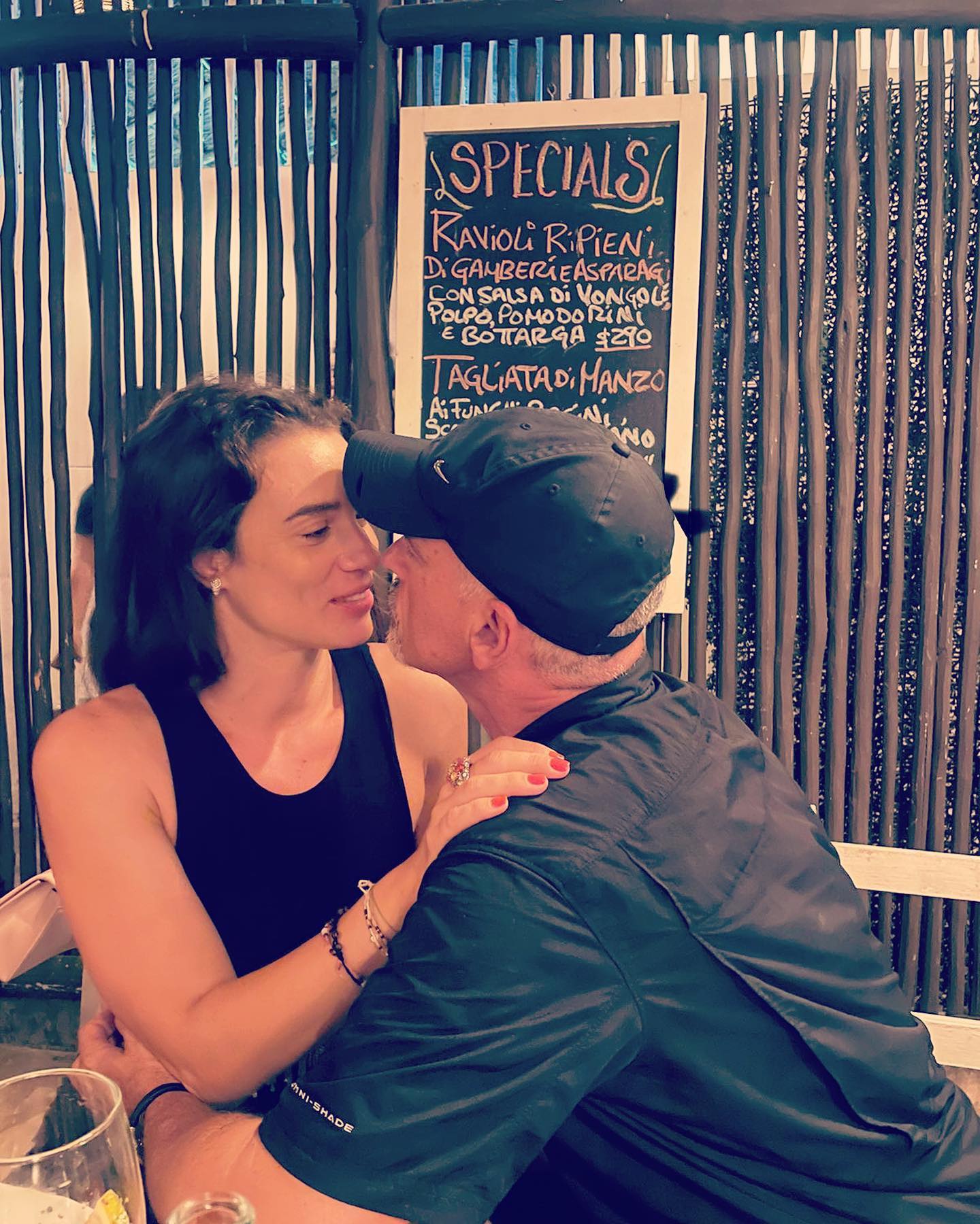 Aos 59 anos e já avô, Eros Ramazzotti vive romance com mulher 25 anos mais nova