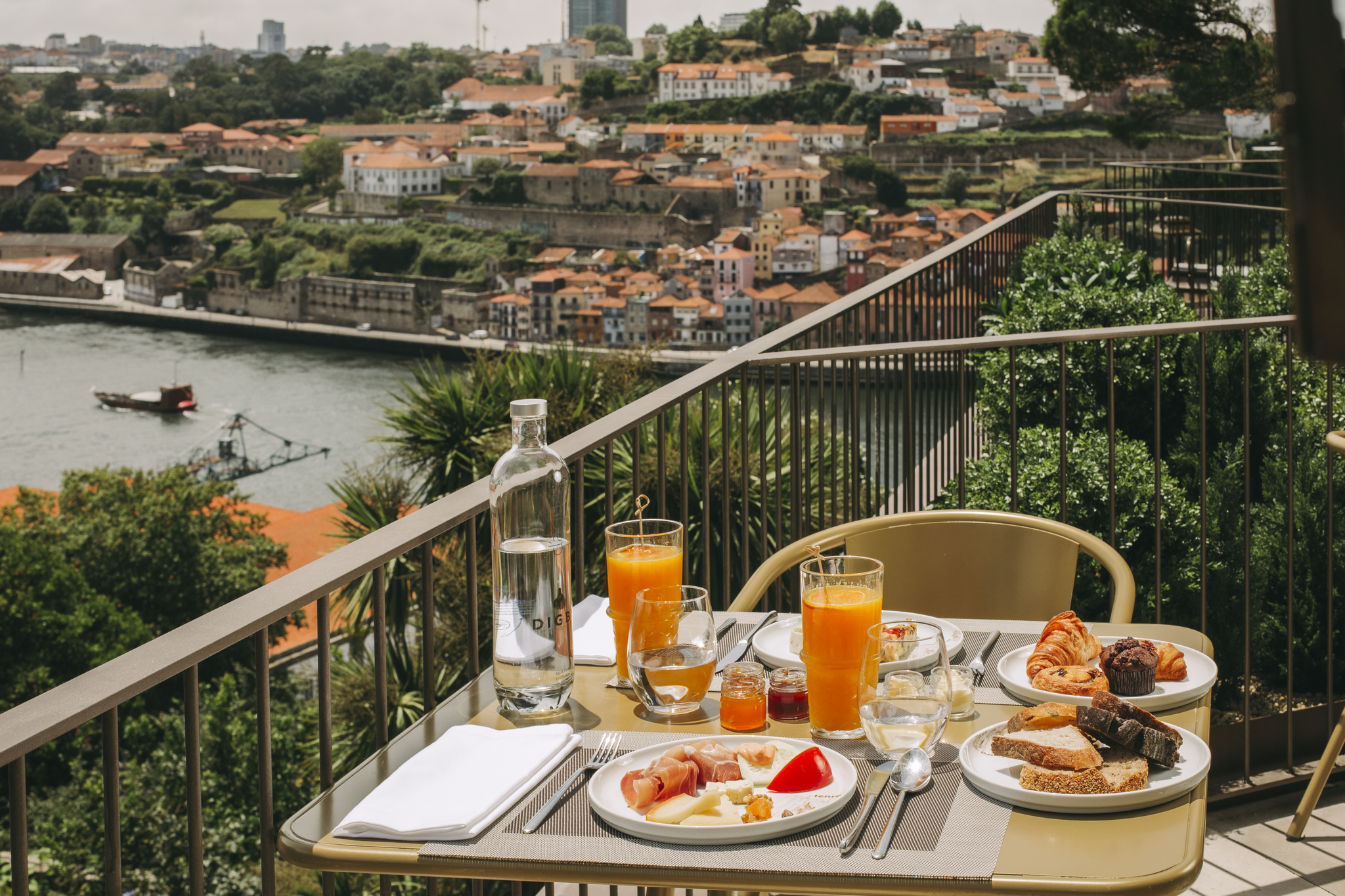 Um brunch da ressaca até tem direito a leitão da Bairrada. 7 sítios para começar o ano à mesa