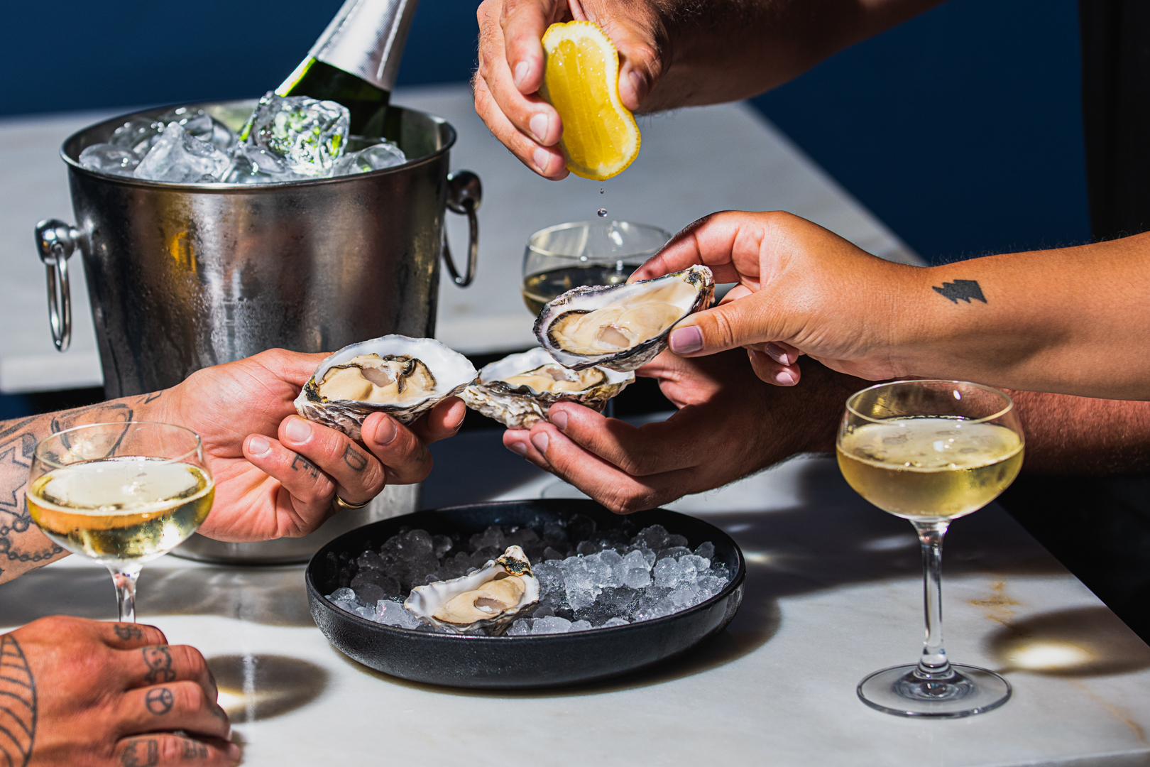 Vila Bica. O novo gastropub de Lisboa tem ostras, petiscos vegetarianos e cocktails para as noites de verão