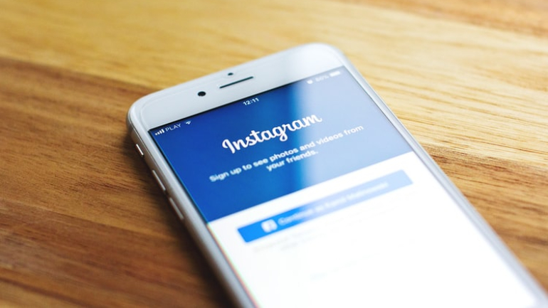 Porque é que as fotos de perfil do Instagram estão azuis?