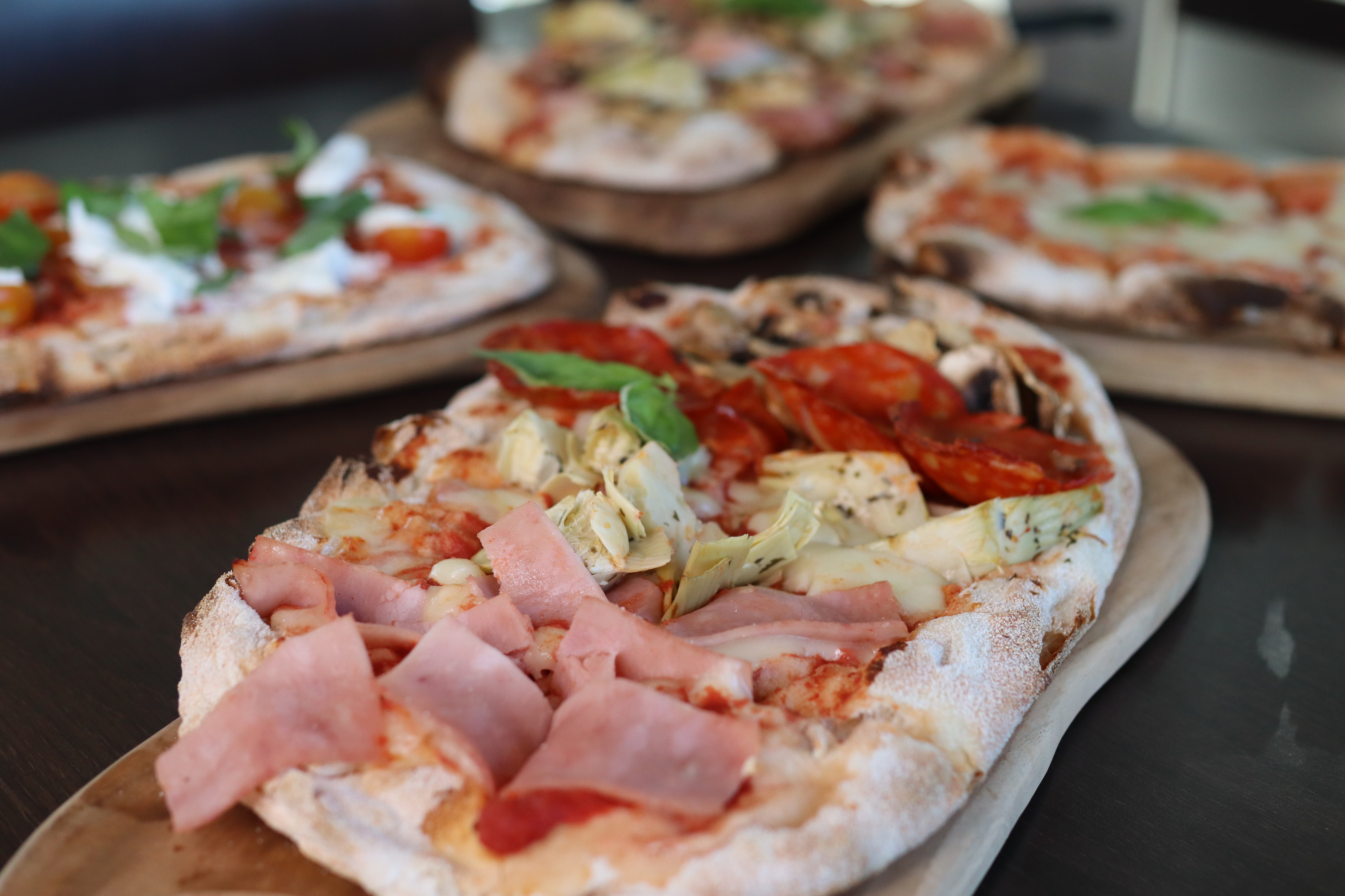 Pinsas. As avós da pizza chegaram ao Nosolo Italia Belém (e prometem ser igualmente saborosas)