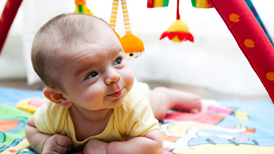 Casal entrega bebé de 3 meses para adoção porque não encaixa bem nos horários dos pais