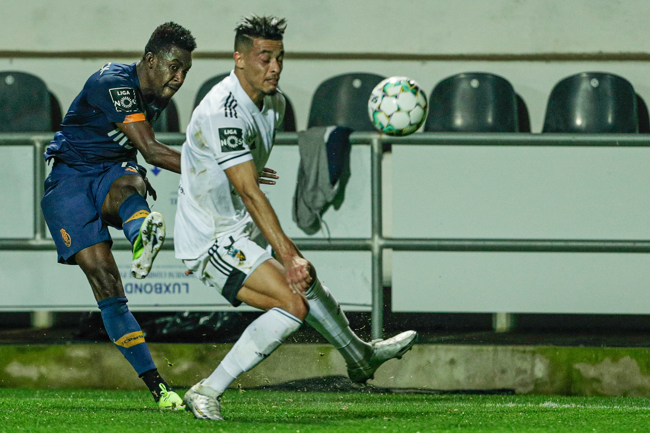 VÍDEO: Pepe e Loum acabam o jogo do FC Porto aos empurrões