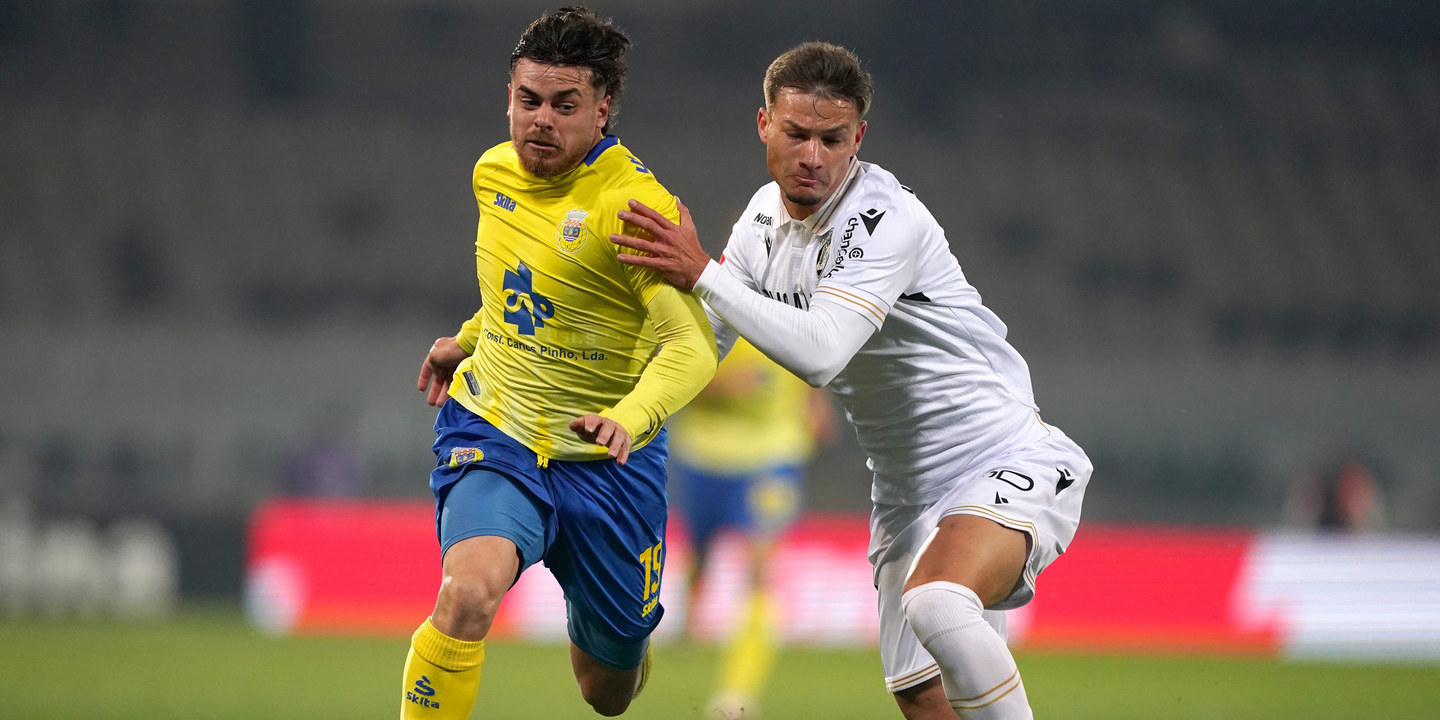 Direção do Vitória de Guimarães critica VAR após jogo com Arouca: "Voltamos a ser lesados"