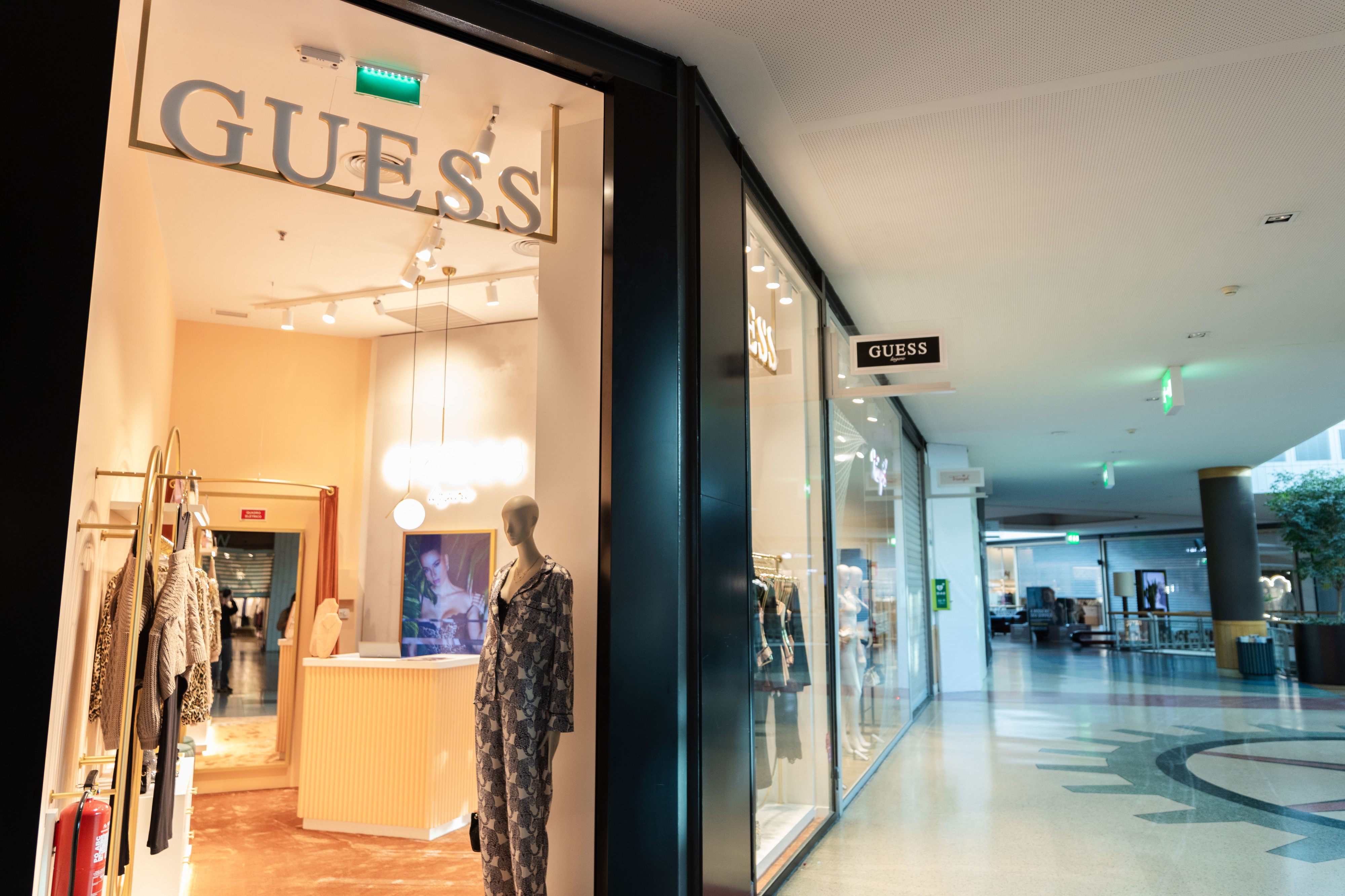 A primeira loja de lingerie da Guess chegou a Portugal (e não é em Lisboa). Saiba onde fica
