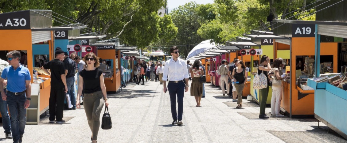 Prepare já um bloco para guardar os autógrafos dos autores que vão estar na Feira do Livro de Lisboa