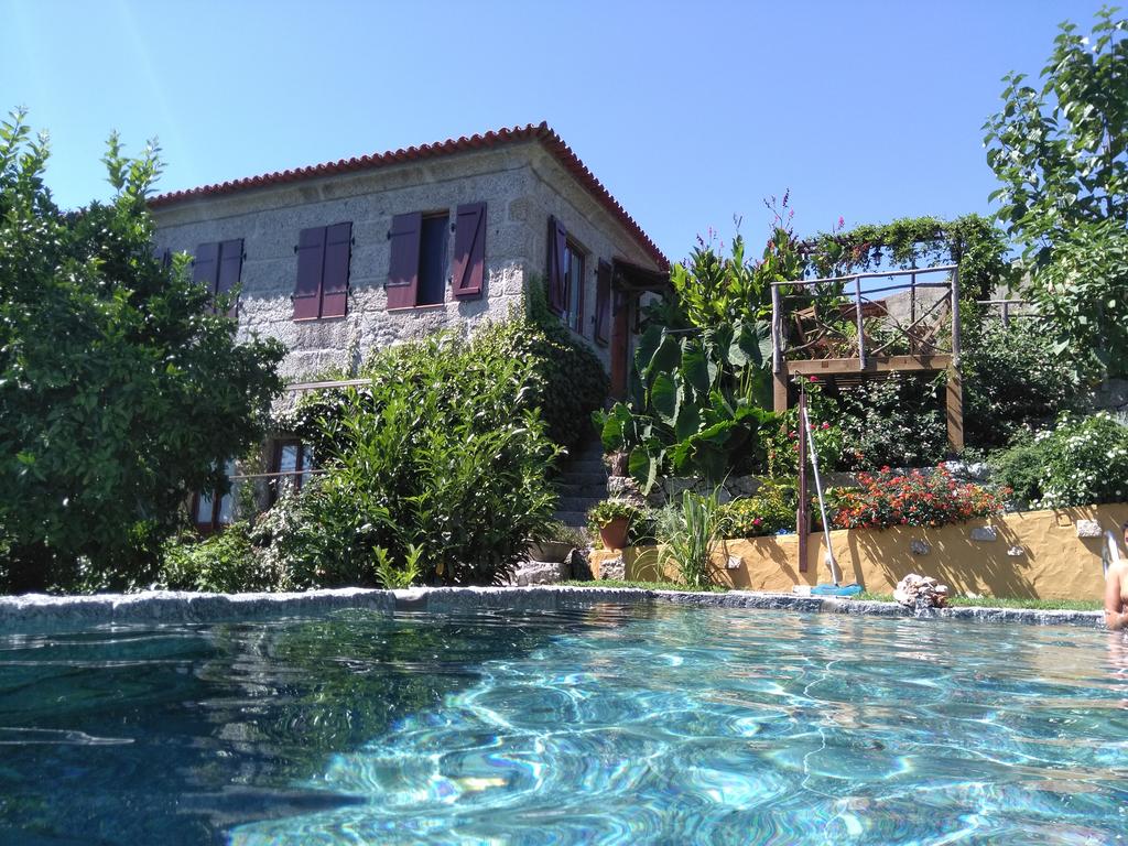 Casa da Benfeitoria. Uma casa rural só para si, piscina de granito à porta do quarto e menos de 70€ por noite