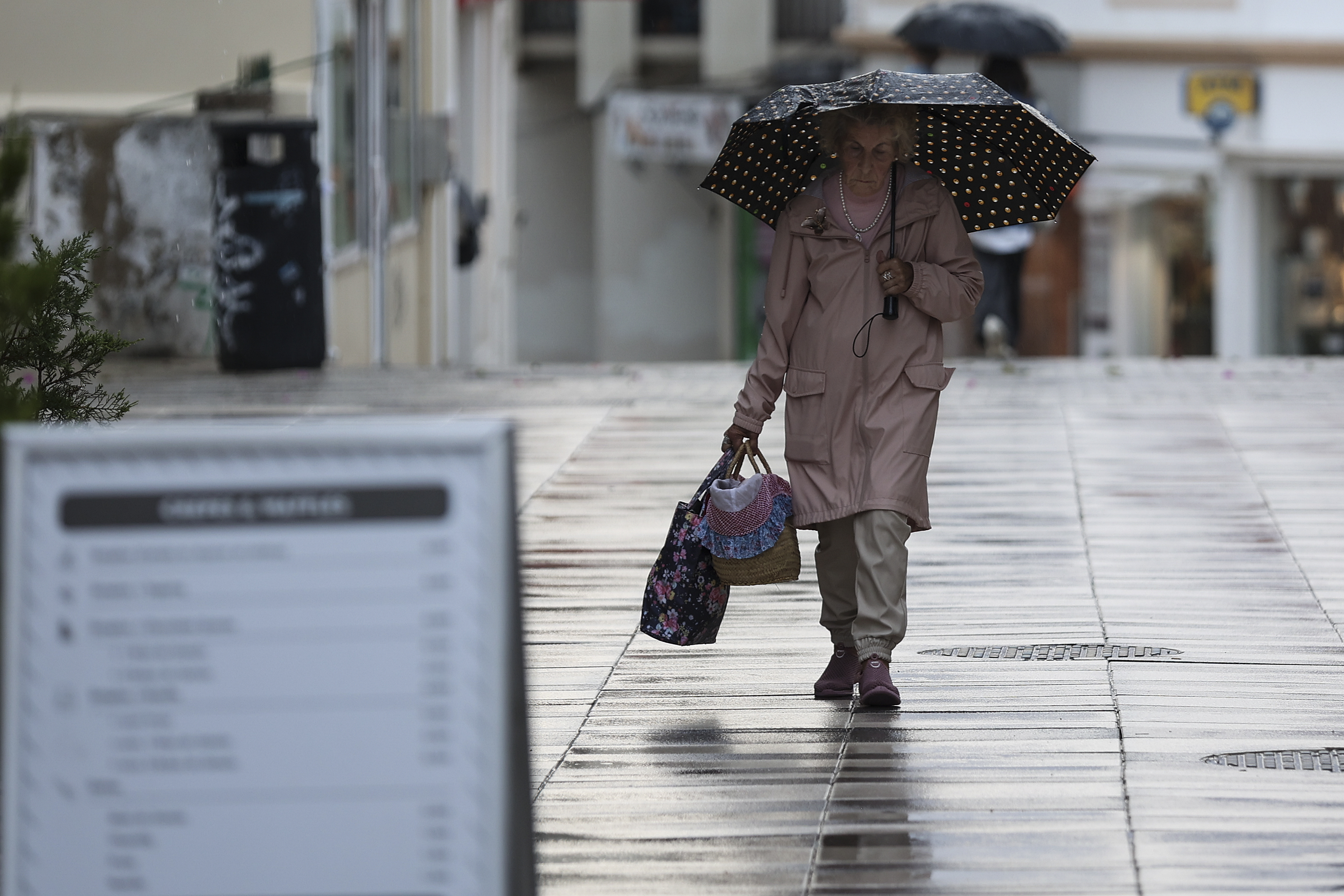 Depressão Garoe: semana começa com chuva e agitação marítima