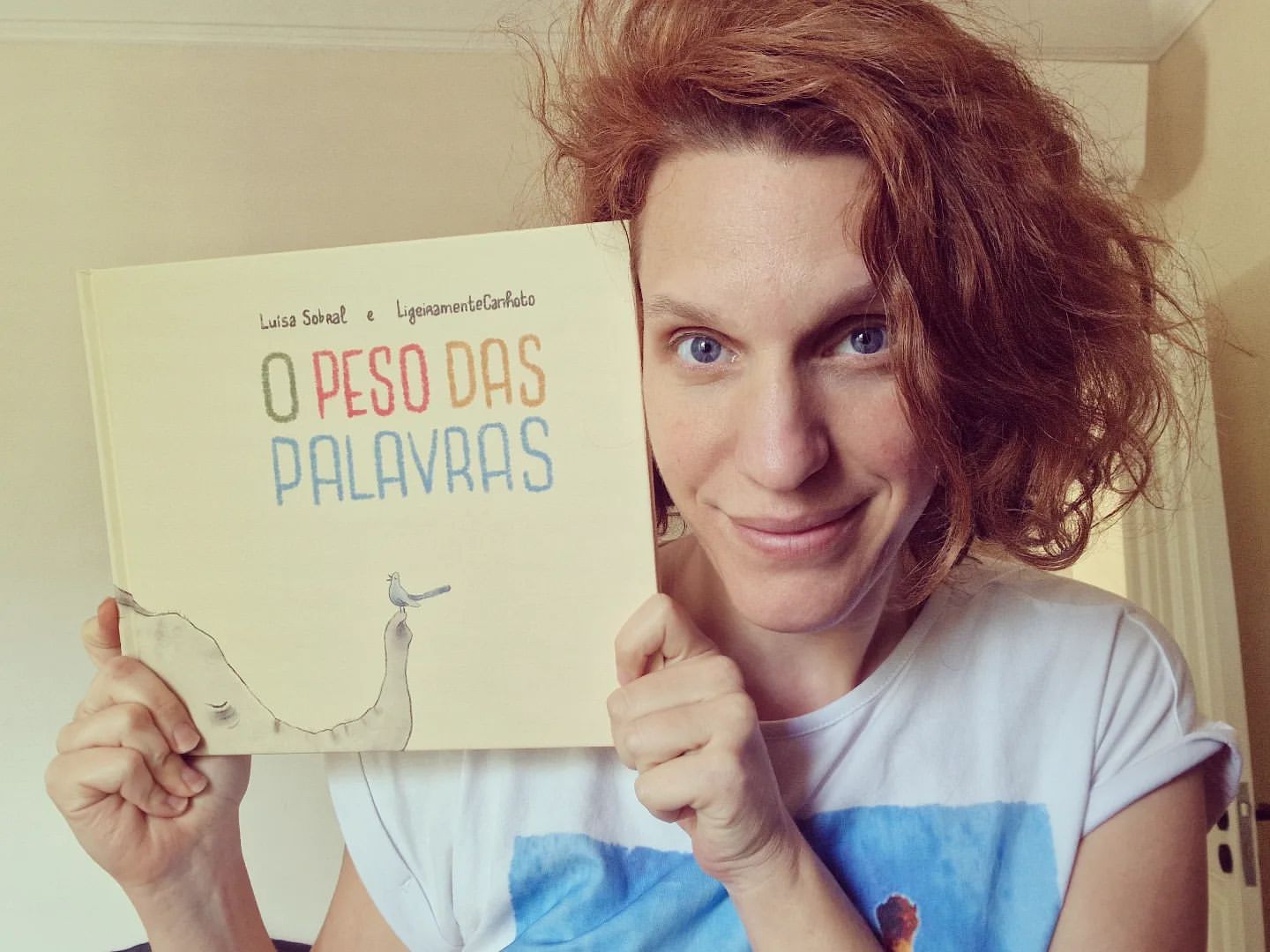 Luísa Sobral lança segundo livro. Cantora explica às crianças “O Peso das Palavras”
