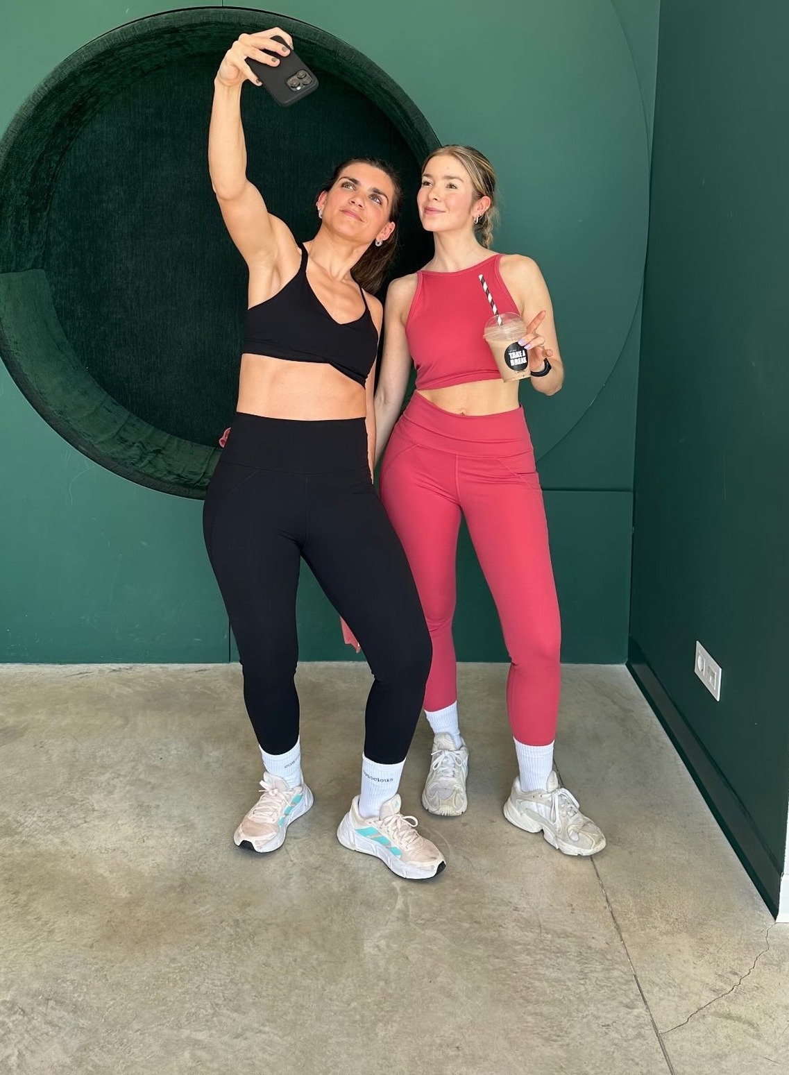 Latitid lança novas peças e influenciadoras como Alice Trewinnard e Drizinha estão rendidas. Veja os artigos