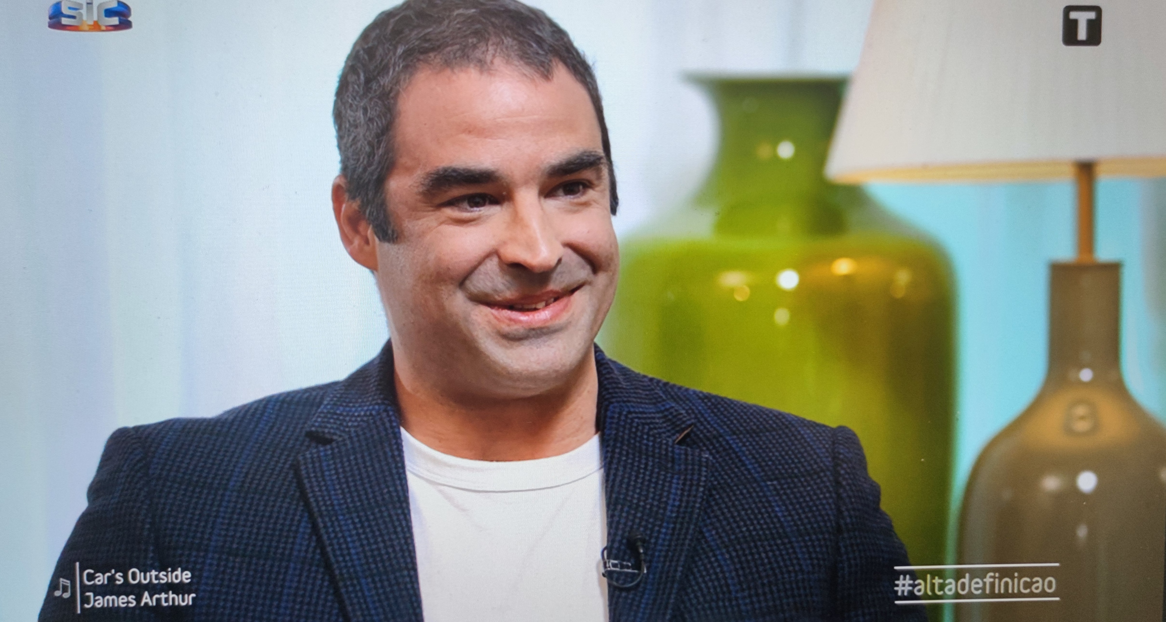 João Catarré confirma que teve “situação de saúde oncológica”. Ator surge com aliança na mão esquerda