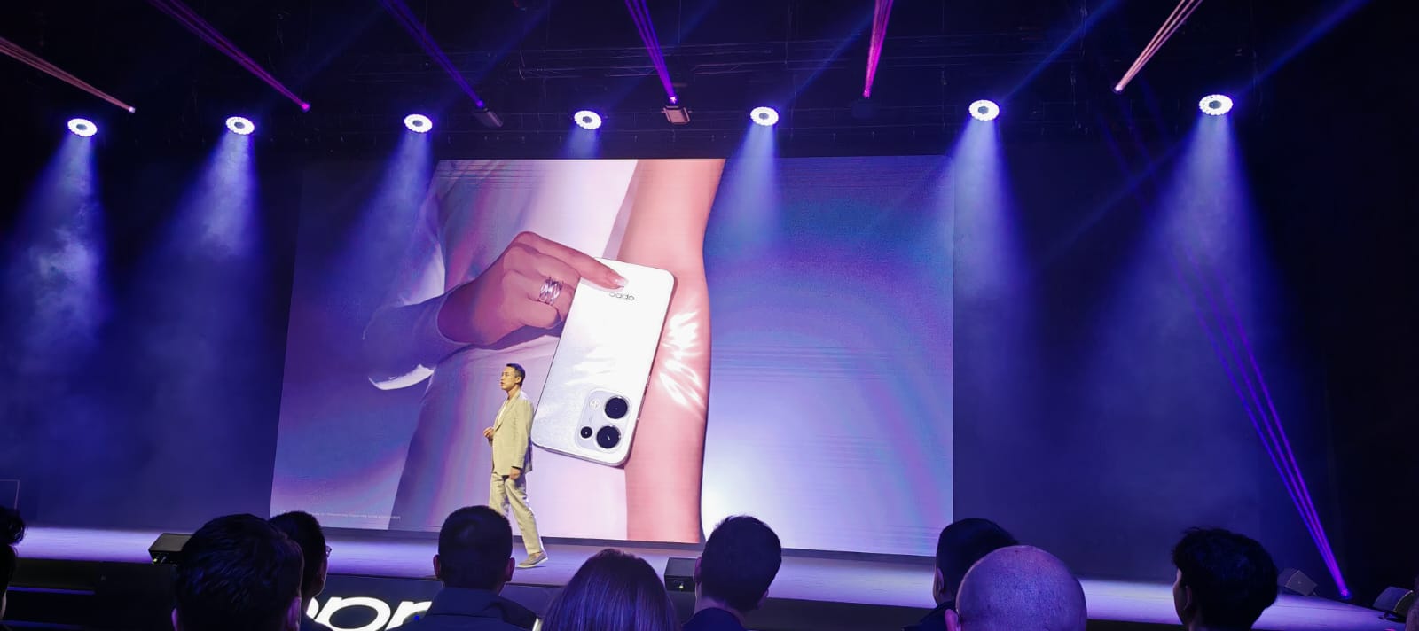 OPPO junta funcionalidades de IA e design renovado nos novos Reno13