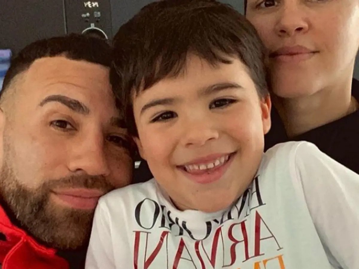 Amarraram e agrediram Otamendi em frente à mulher e ao filho. Um deles foi apanhado