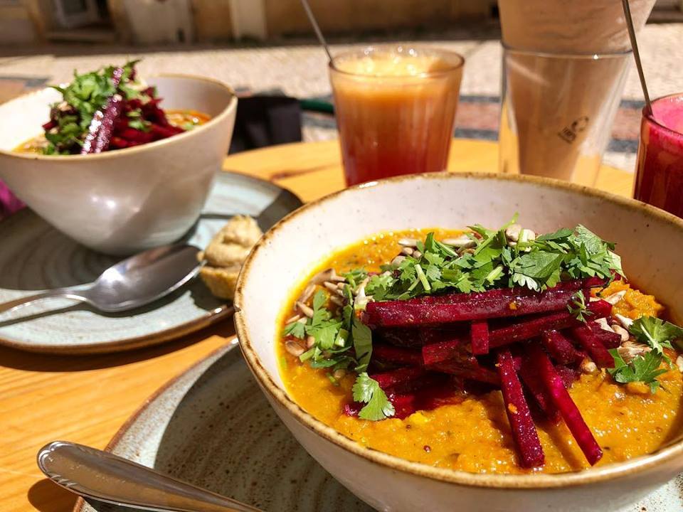 Vai de férias para o Algarve? Há novos restaurantes vegetarianos para provar