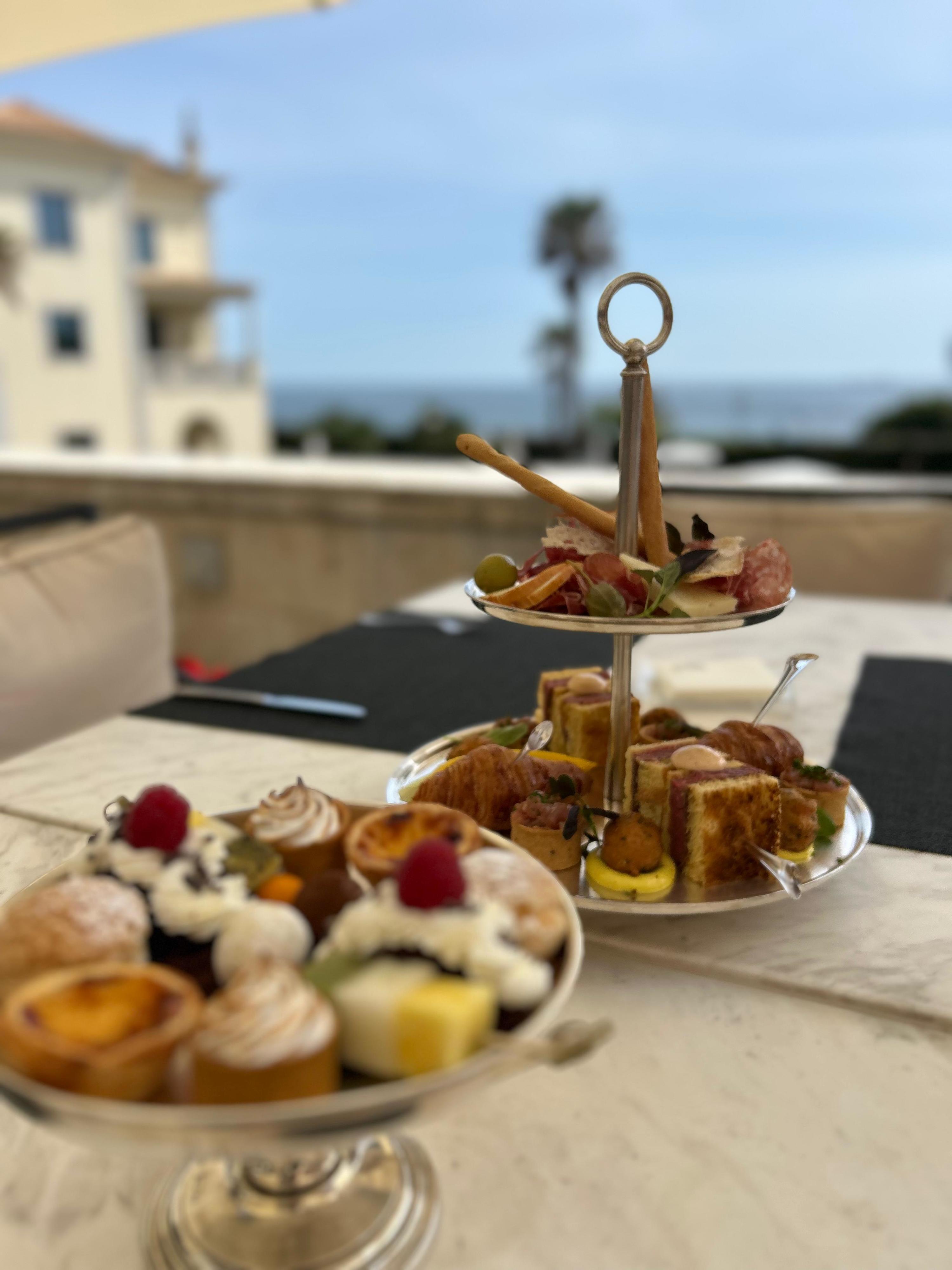 Aperol Spritz, música ao vivo e pôr do sol à beira-mar. O Apericena é o plano perfeito para o verão
