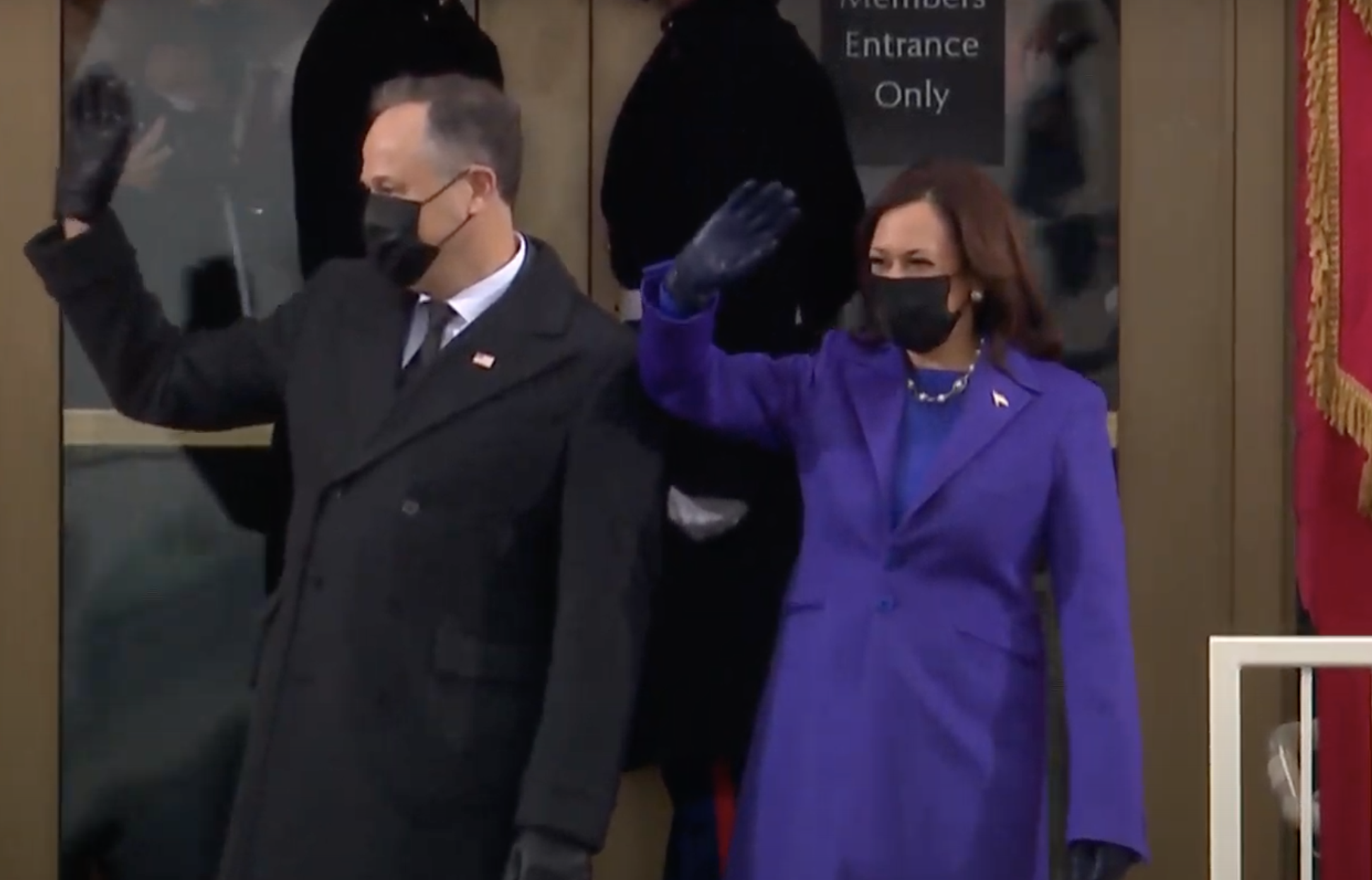 EUA. O significado da roupa usada por Kamala Harris na tomada de posse