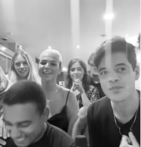 Revelado vídeo comovente de Sara Carreira a cantar com os amigos. “Guardem-na na luz e na alegria”