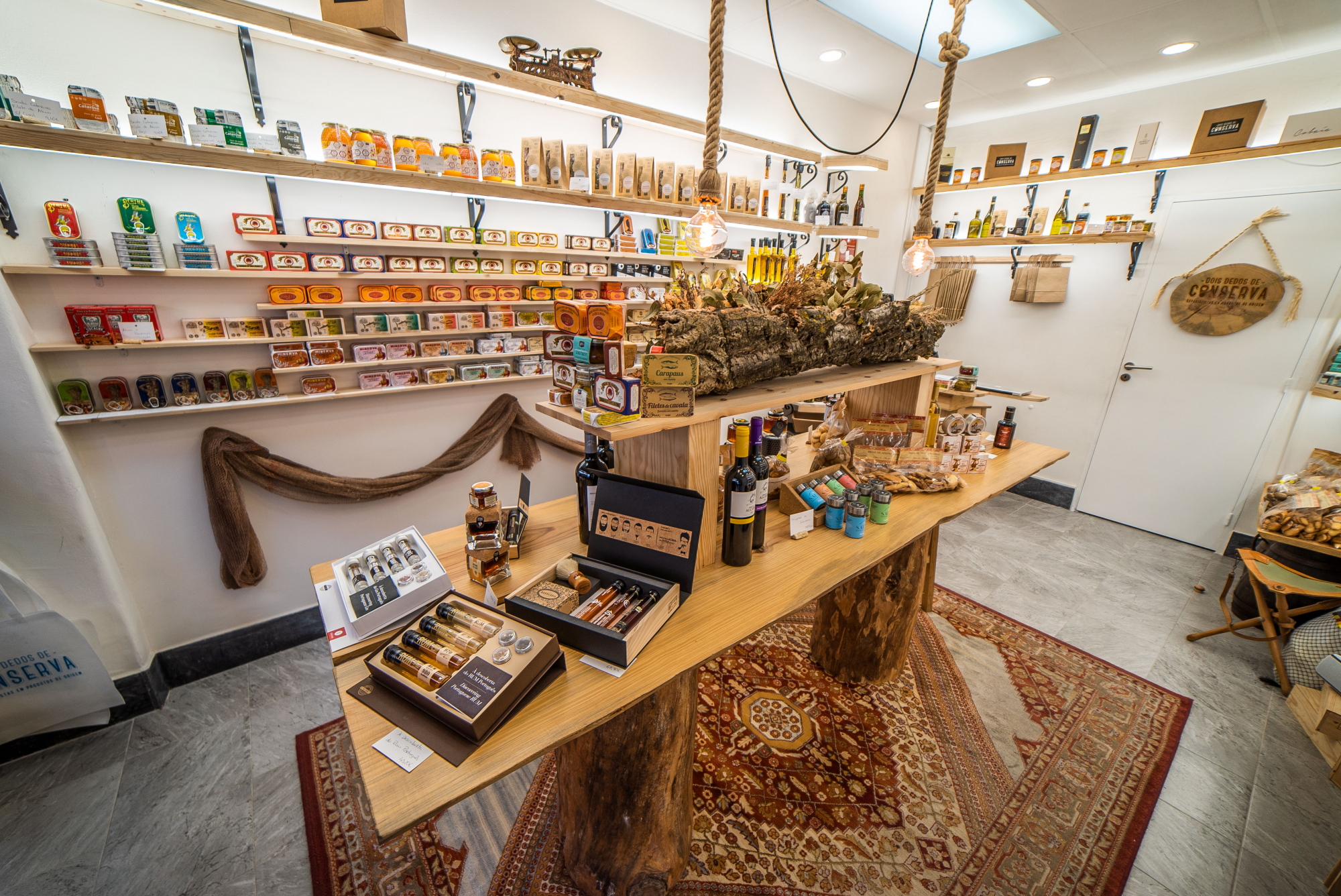 Dois Dedos de Conserva. 6 produtos que tem de conhecer na nova mercearia gourmet de Alvalade