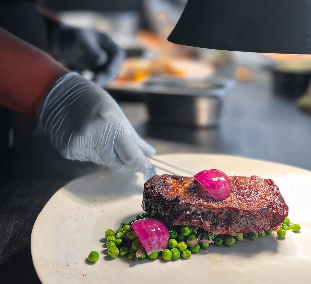 Alcatra de 2 quilos e um menu de almoço para amigos. Conheça o novo conceito d’A Oficina, na Terceira