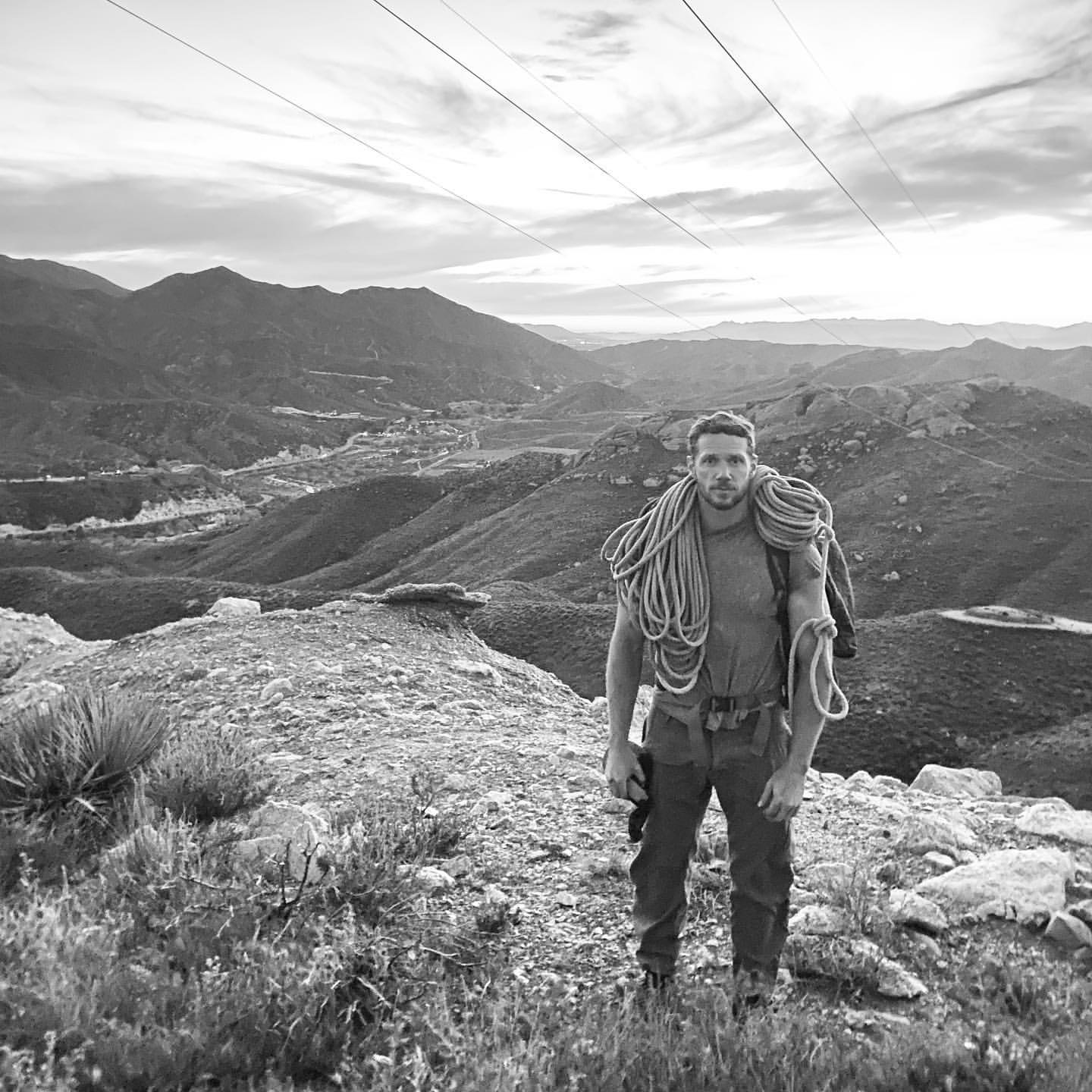 Ator de 37 anos de “Mentes Criminosas” morre baleado durante assalto