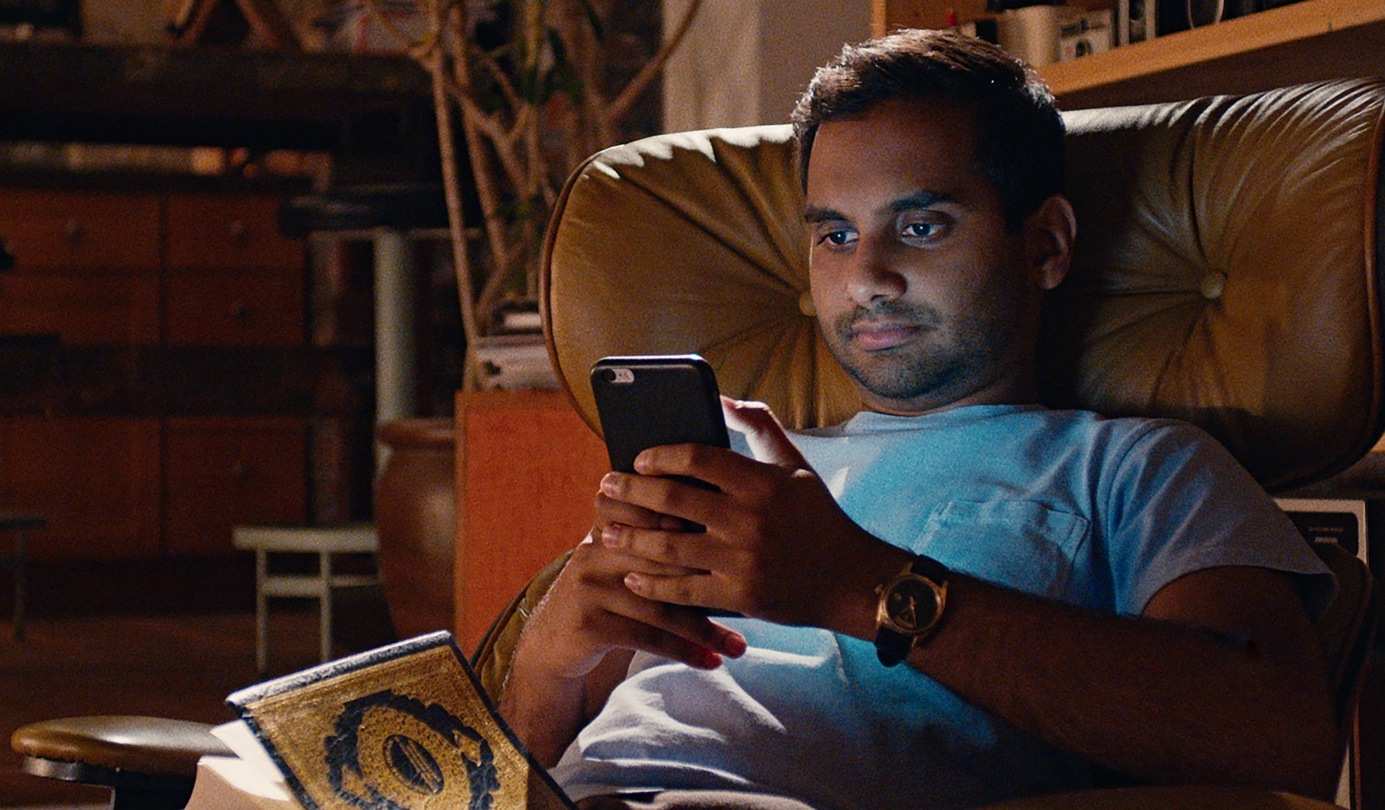 “Master of None” regressou à Netflix mas Aziz Ansari quase não aparece. Explicamos porquê