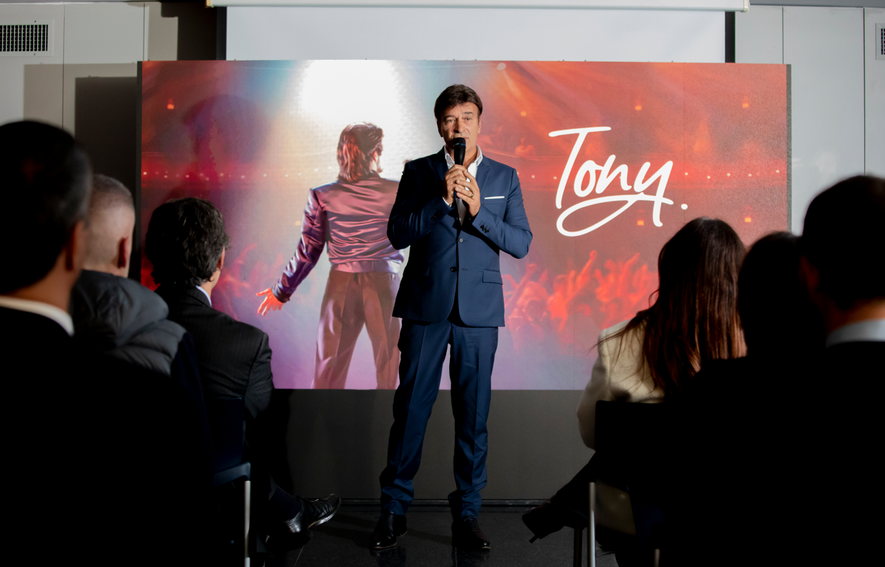 Tony Carreira não se envolveu na série sobre a sua vida. “Só descobri quem era a minha mãe, o meu pai e o meu avô quando vi”