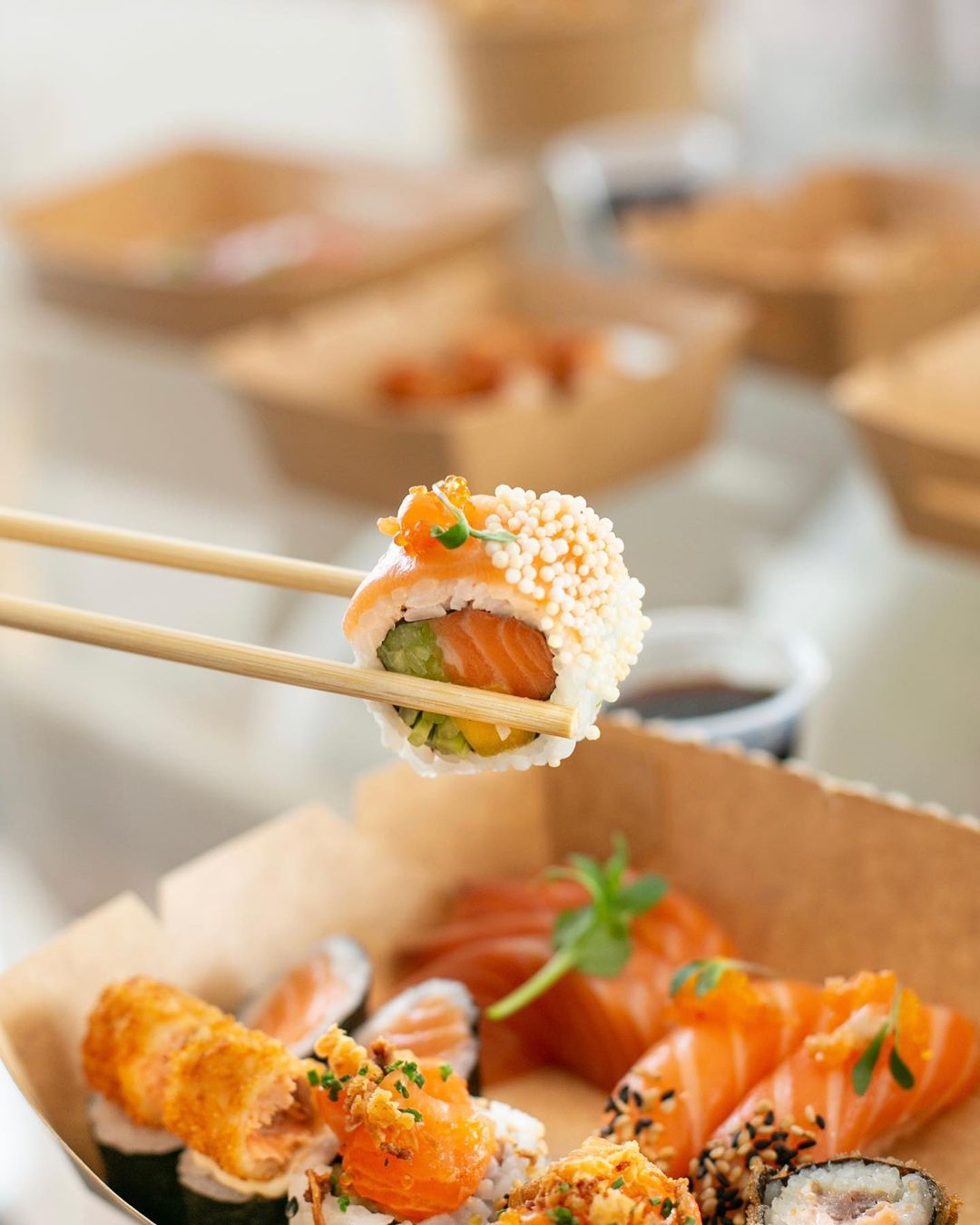 Fãs de sushi, esta é para vocês. O irmão mais novo do Nómada tem menus de almoço a menos de 20€