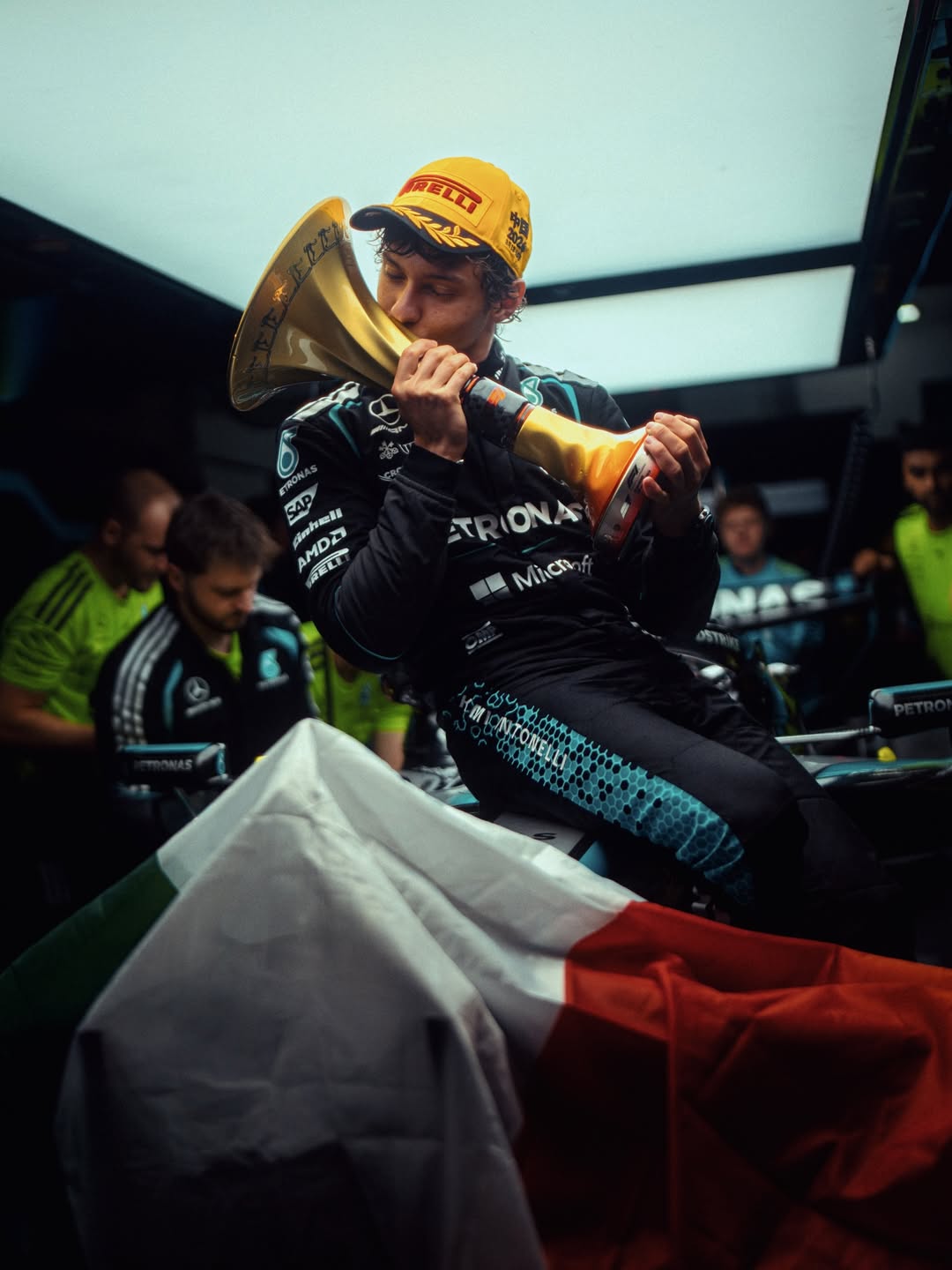 Kimi Antonelli só tem 19 anos e fez história na Fórmula 1. Veja 25 fotos do piloto mais jovem a vencer um Grande Prémio