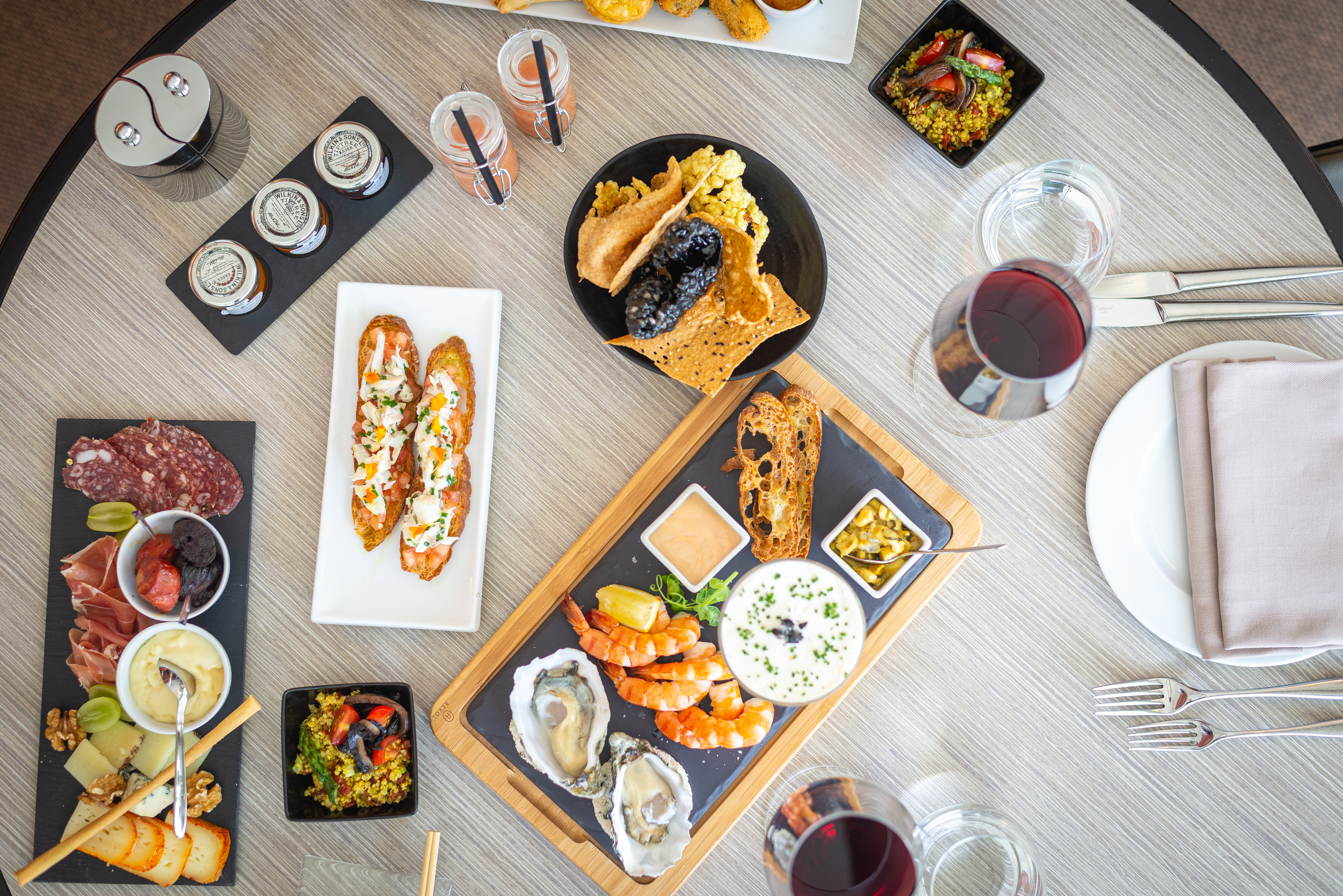 O brunch do Epic Sana Lisboa (ou o banquete dos domingos) voltou. E há um cocktail de mar imperdível