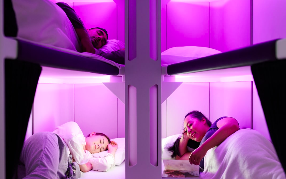 Em 2024, vai poder dormir numa cama “à séria” dentro de um avião — e sim, em económica