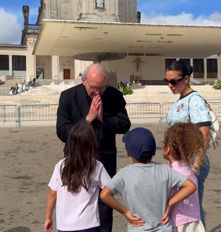 Filhos de Cristiano Ronaldo e Georgina foram abençoados em Fátima — veja as imagens