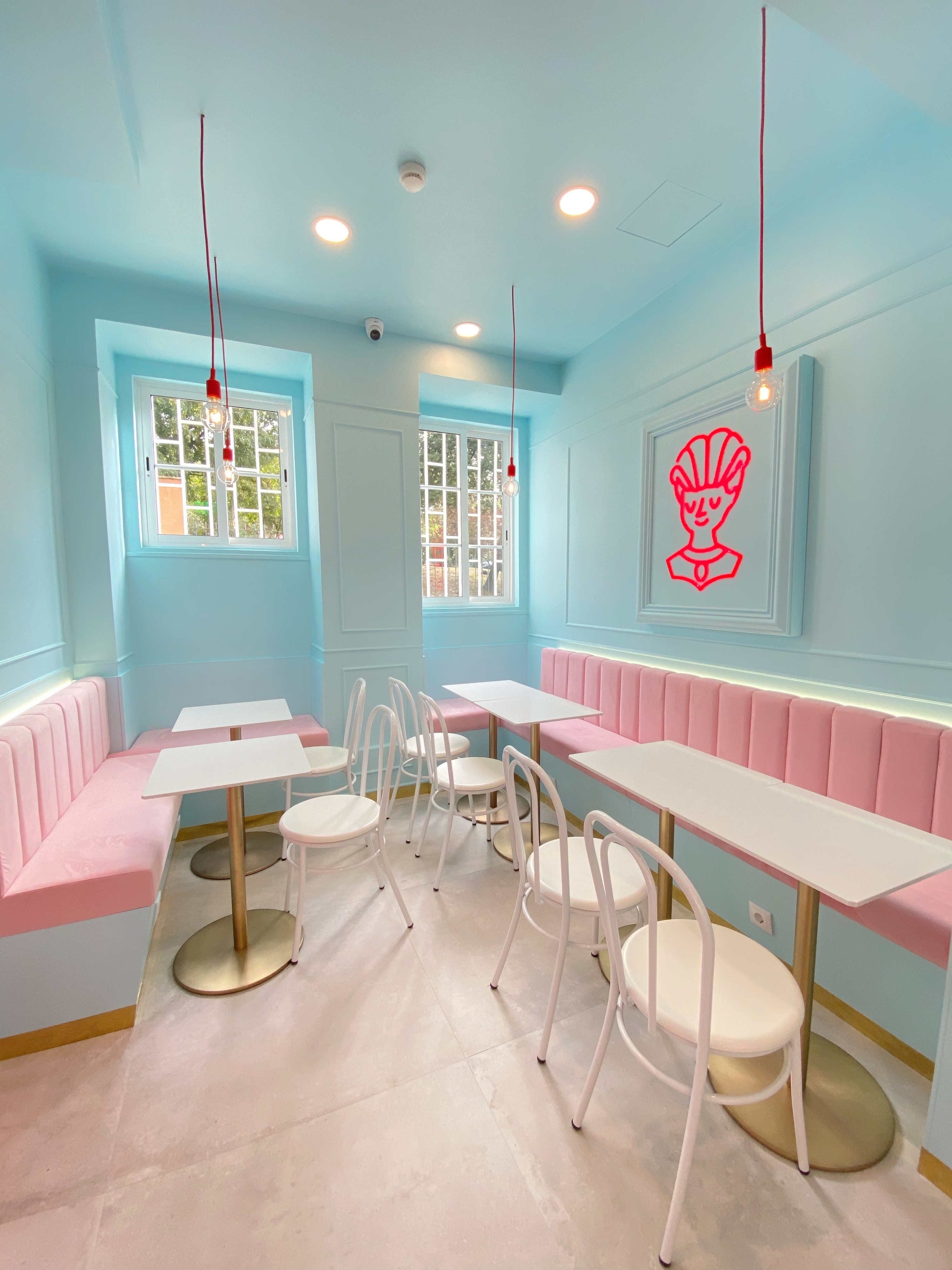 Ai, Maria, como resistir aos croissants da tua nova morada no Areeiro?