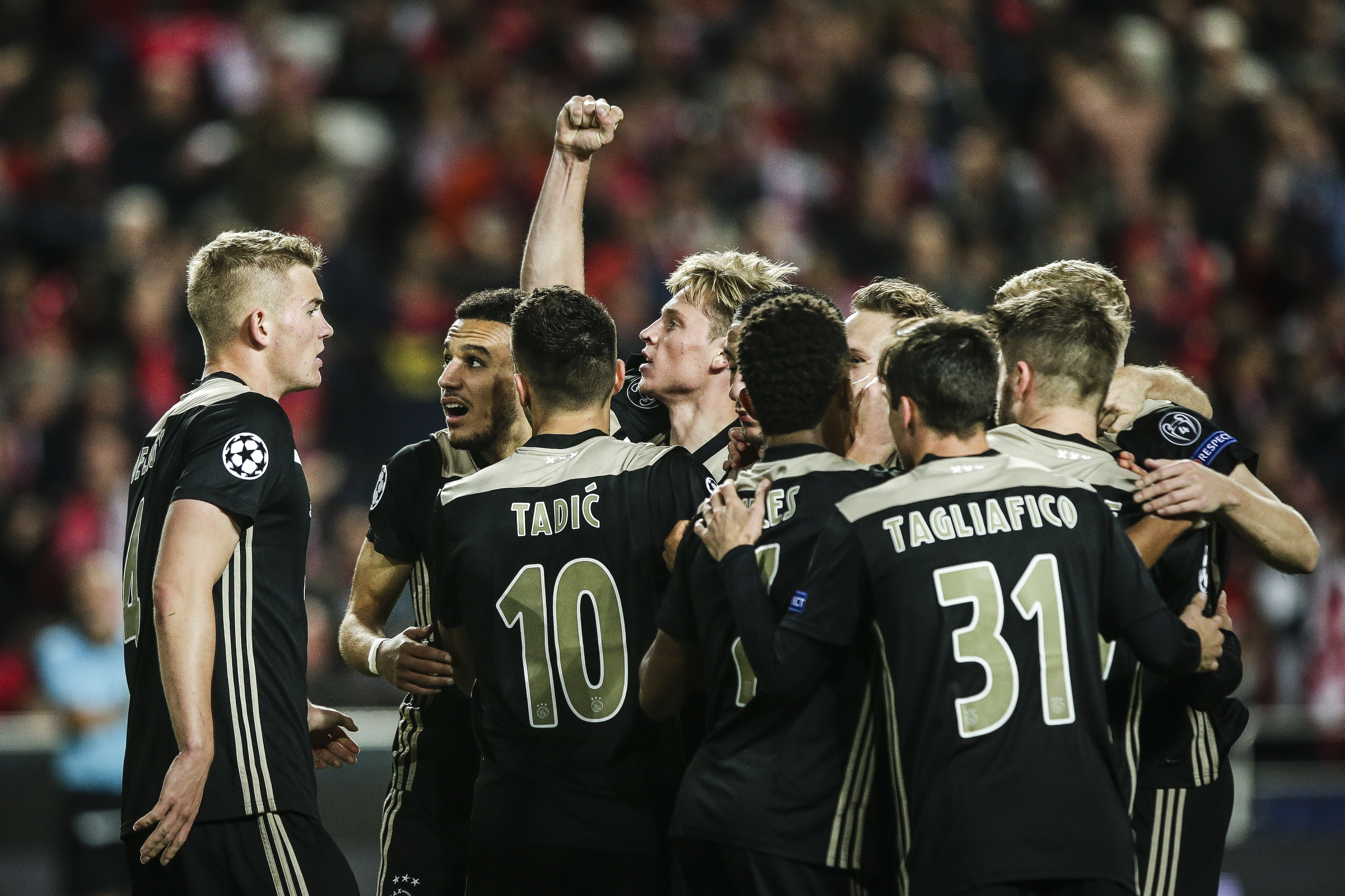 Champions: em jogo movimentado, Benfica e Ajax empatam em 2 x 2