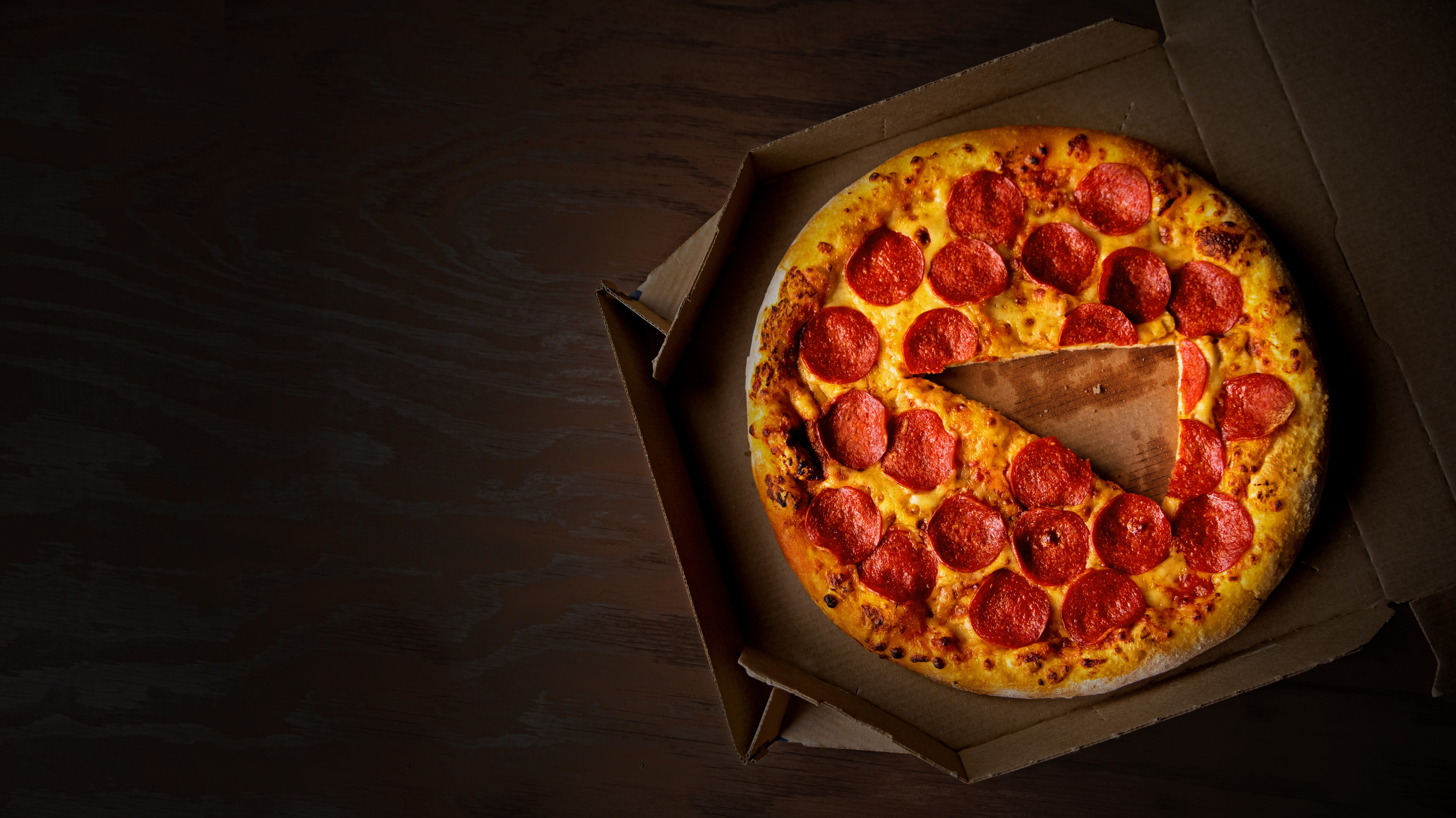 Domino’s tem pizzas e bebidas à borla para celebrar o Halloween sem massacrar a carteira