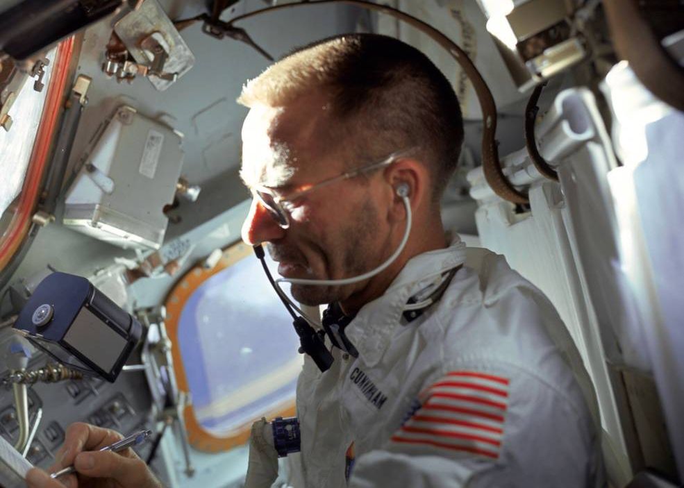 Companhia aérea serve uma banana como refeição vegan a passageiro em voo de 7 horas