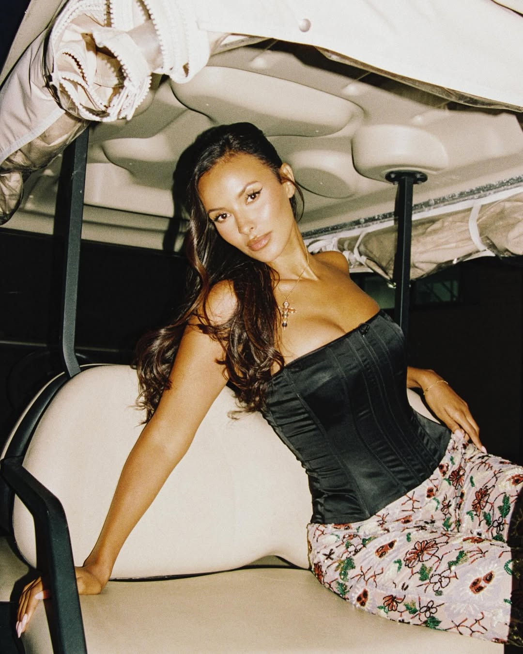 Maya Jama fez subir a temperatura na gala da GQ. 6 fotos arrasadoras da namorada de Rúben Dias