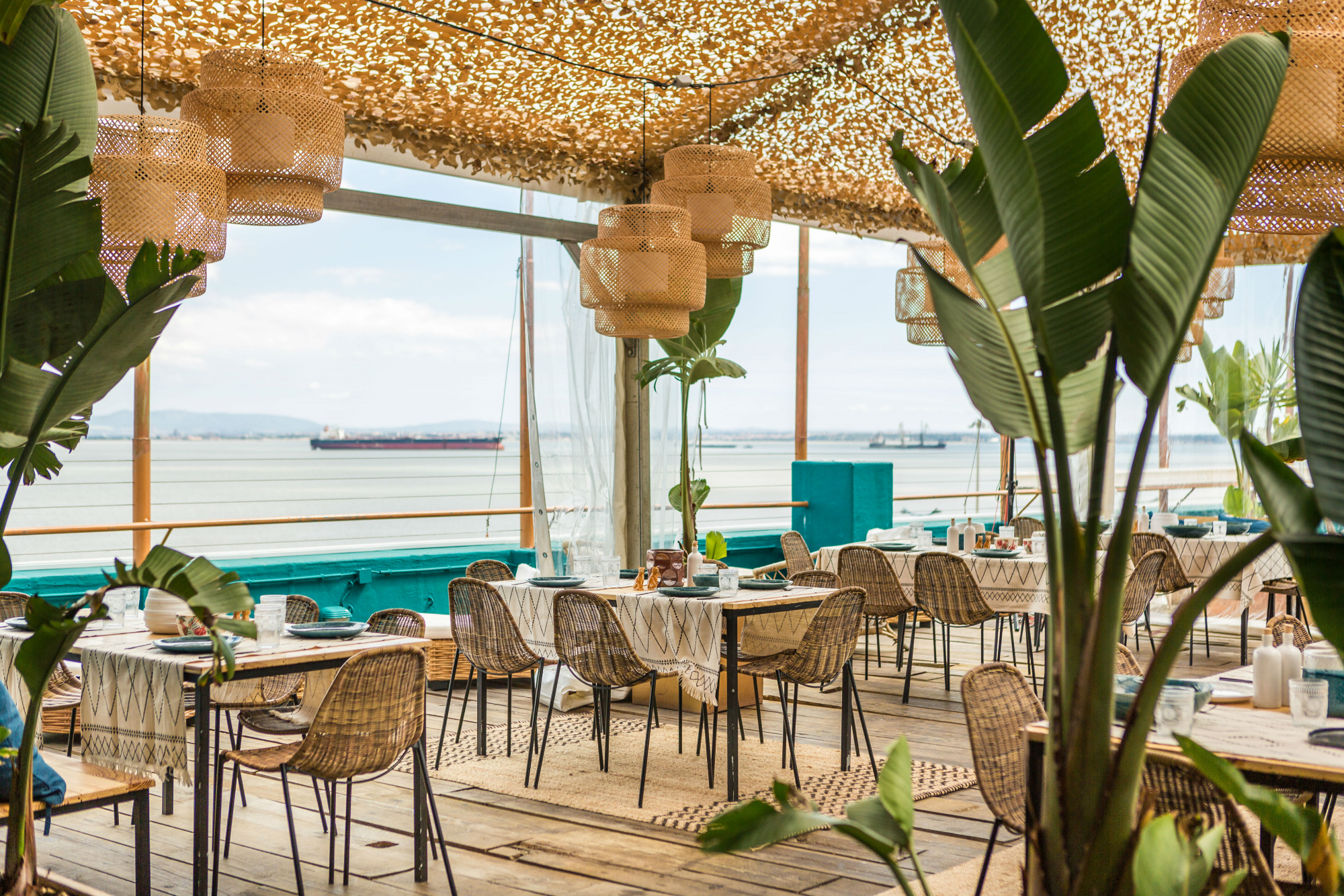 Venha daí o verão. Ferroviário vai ter um restaurante no rooftop