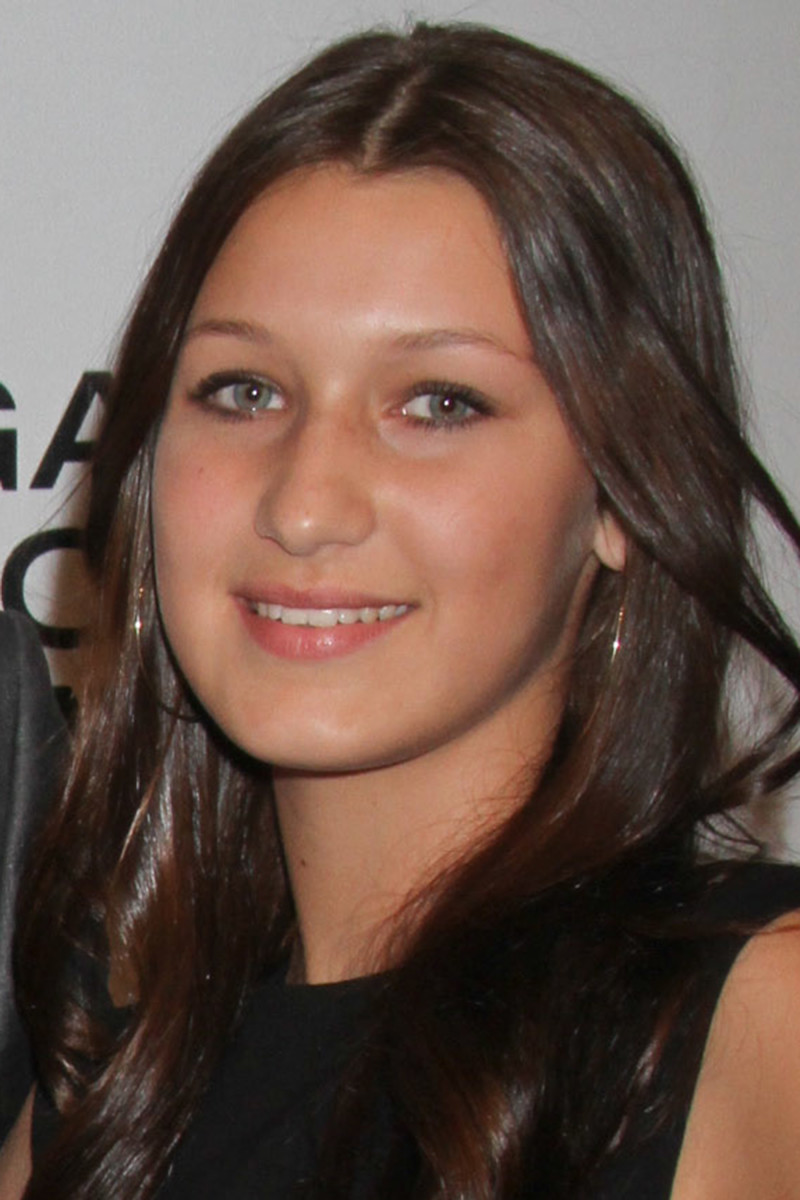 Bella Hadid revela plástica no nariz aos 14 anos