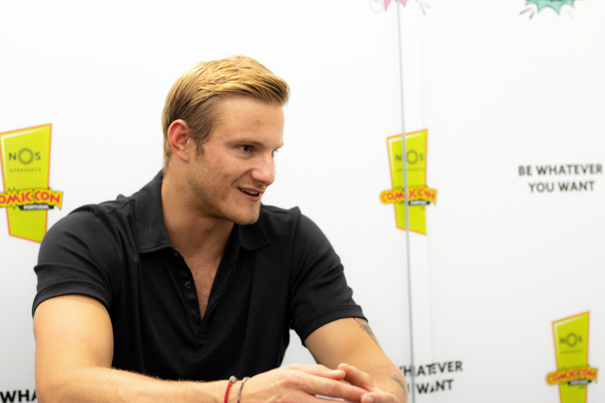 Alexander Ludwig. Falámos com a estrela de “Vikings” sobre a série e o seu passado negro