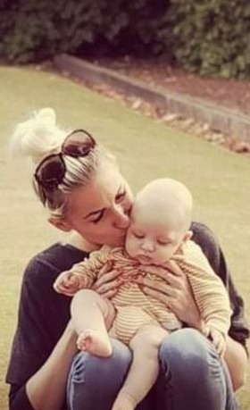 Mãe morre 14 horas depois de o seu bebé de 5 meses ter morrido enquanto dormiam juntos