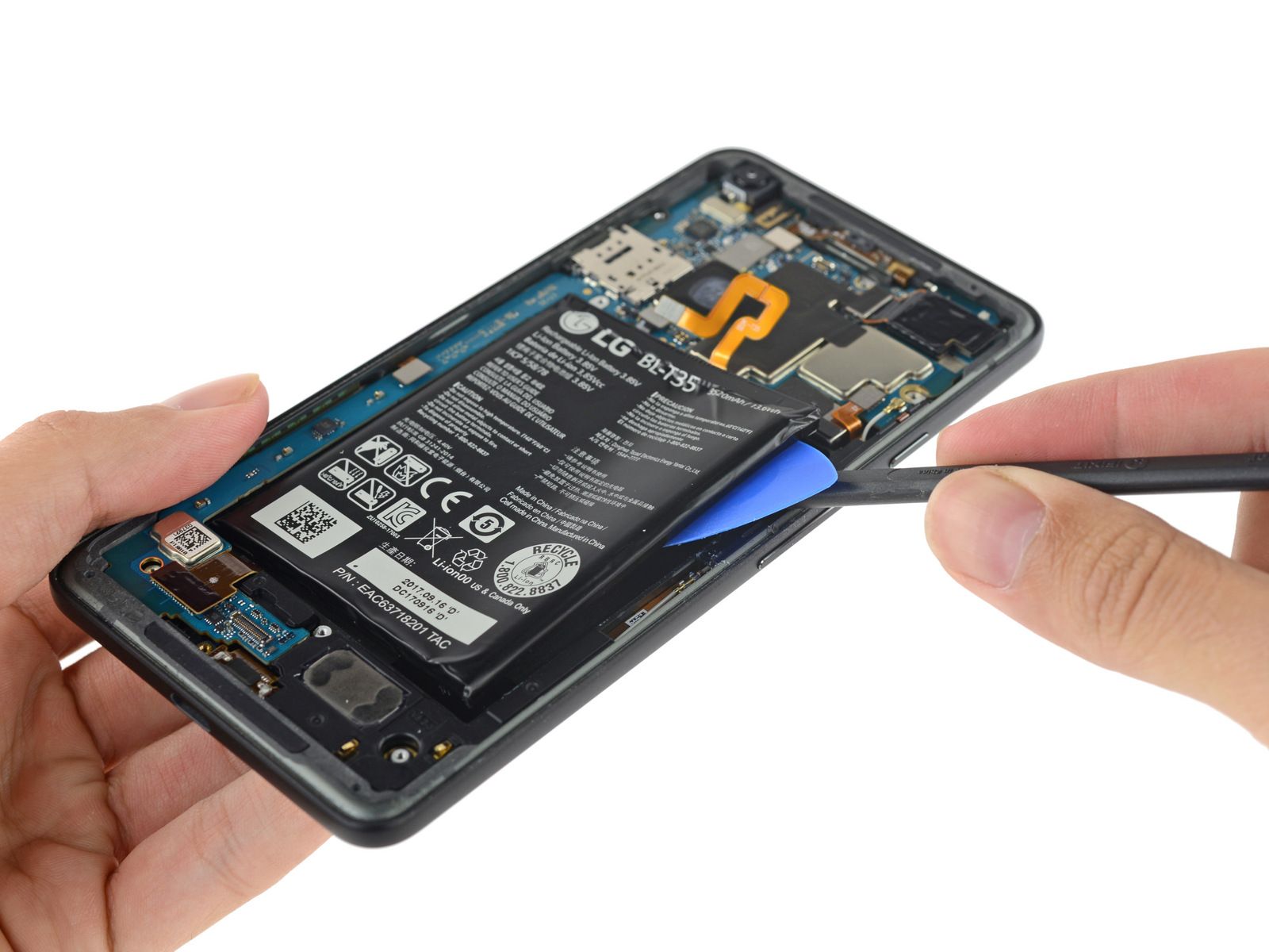 Médico do Egas Moniz é contra máscaras e passa atestados para doentes não terem de usar