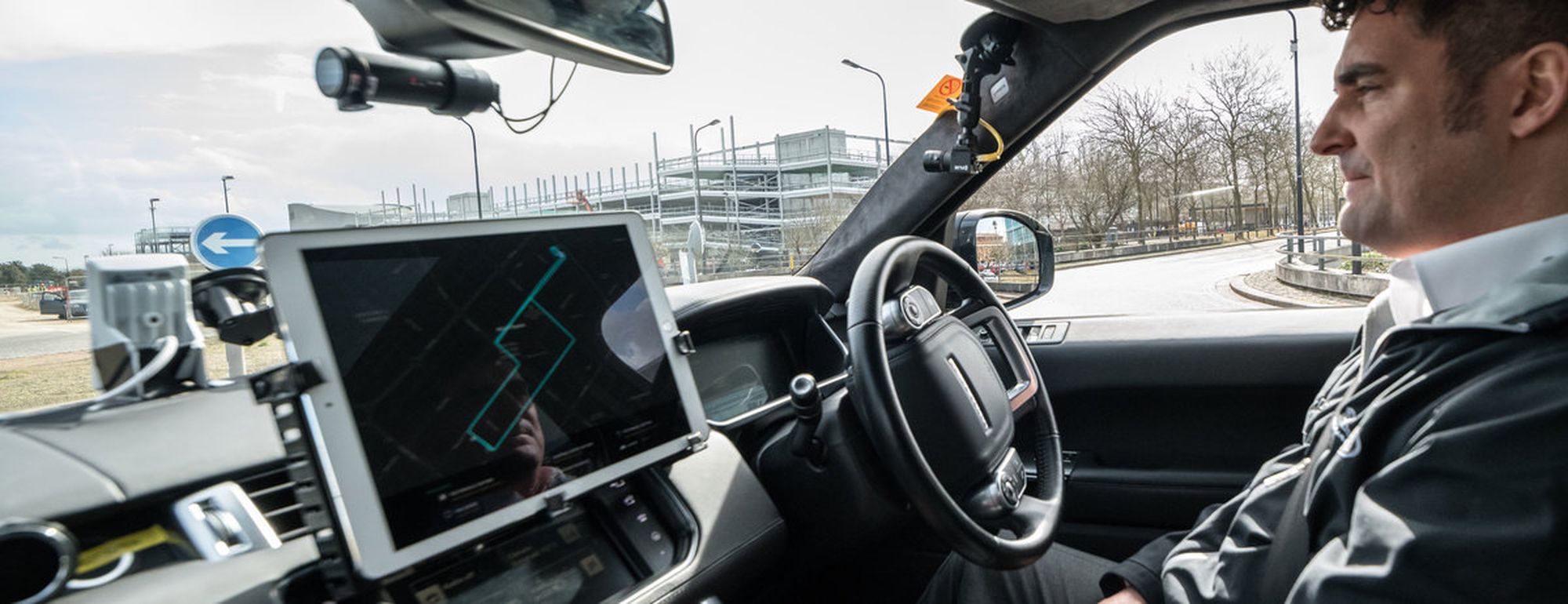 E se fosse o seu carro a encontrar um lugar para estacionar?